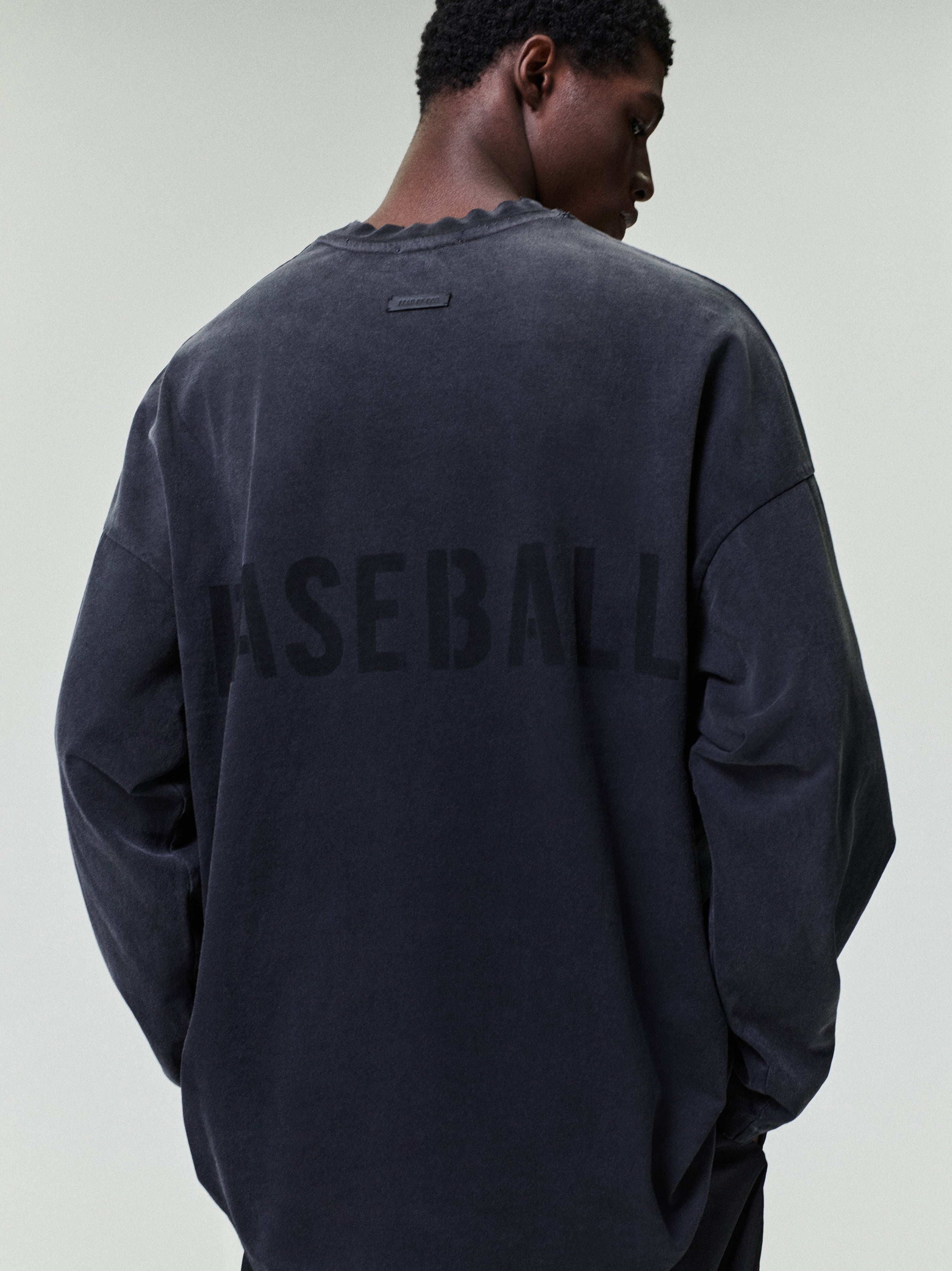 Essentials 9 Long Sleeve Tee Black