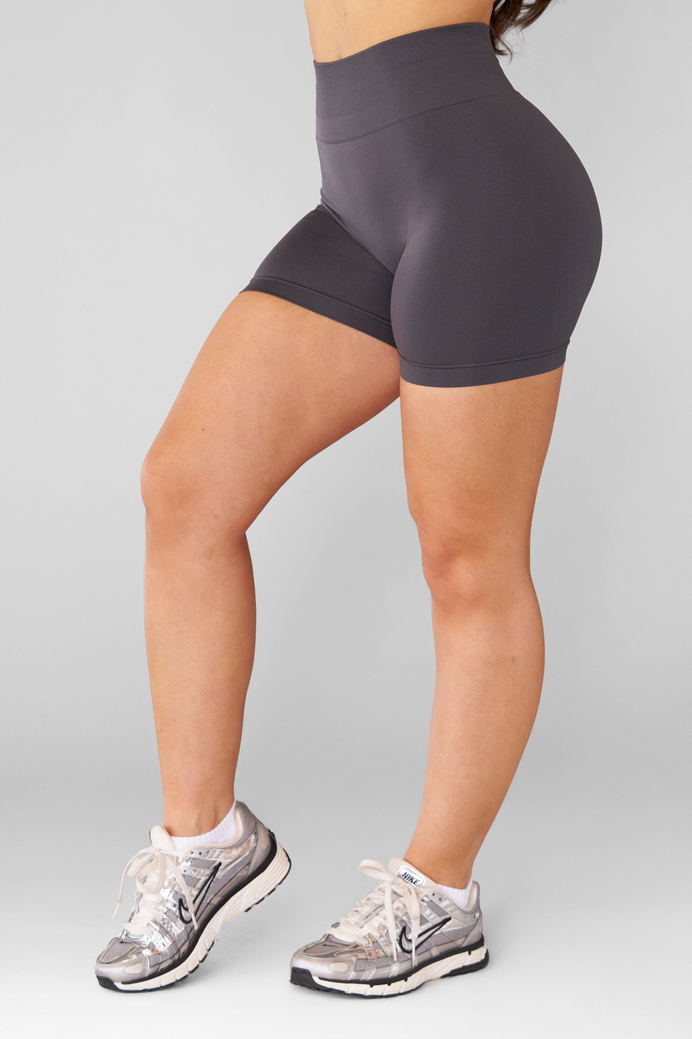 YoungLA W164 Core Luxe short Charcoal