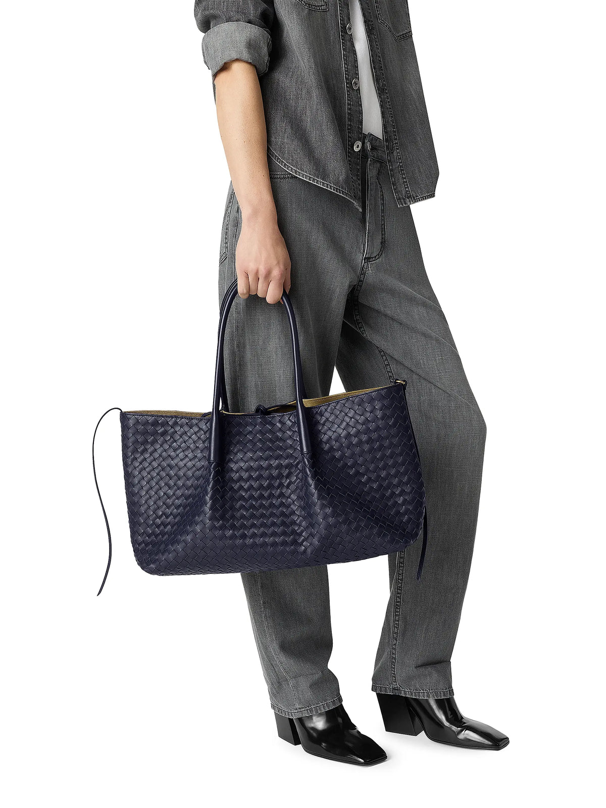 Women's Bottega Veneta Pinacoteca Reversible Tote Bag, hardware detail