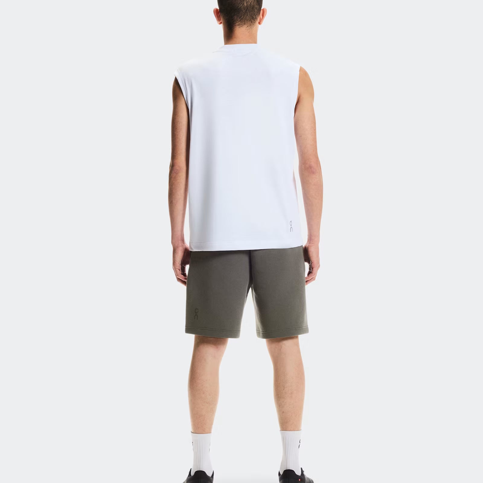 On Focus Tech Shorts Shadow