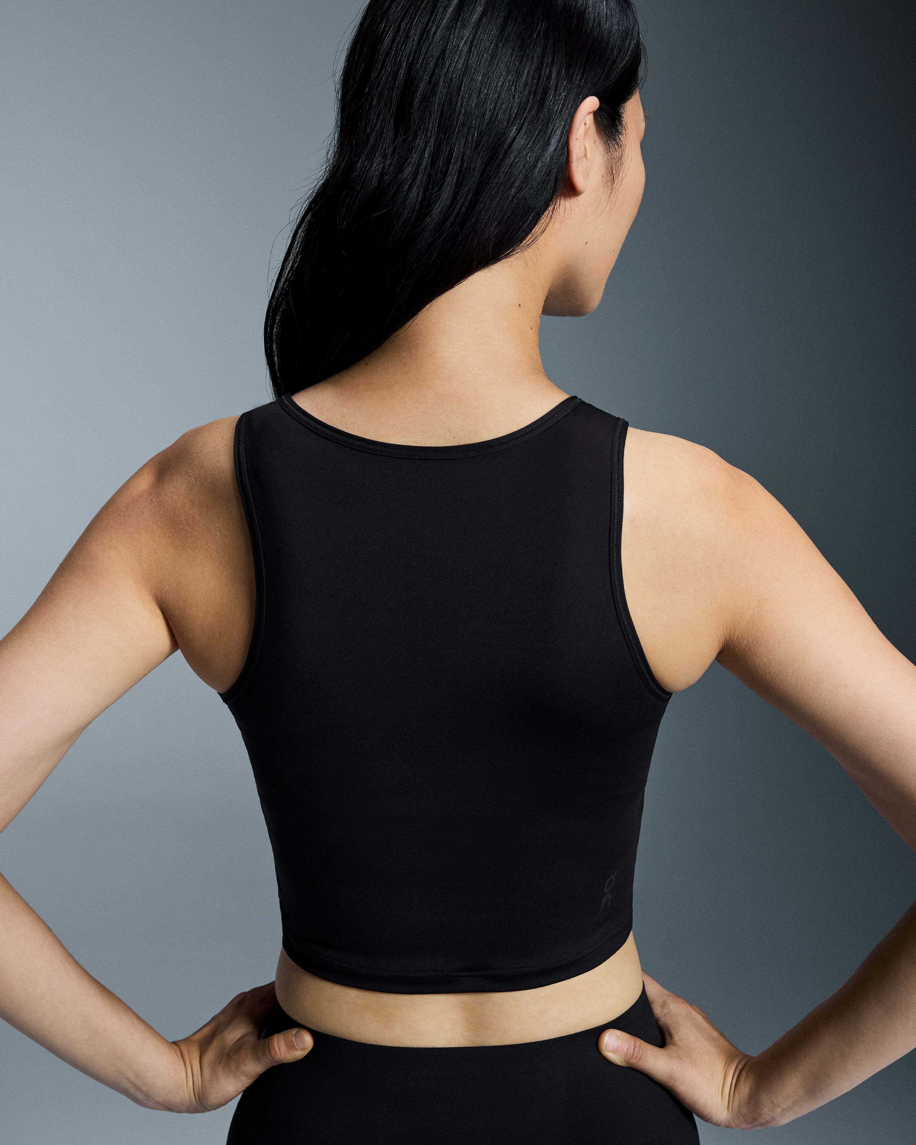 On Studio Cut-Out Crop Black (Women's)