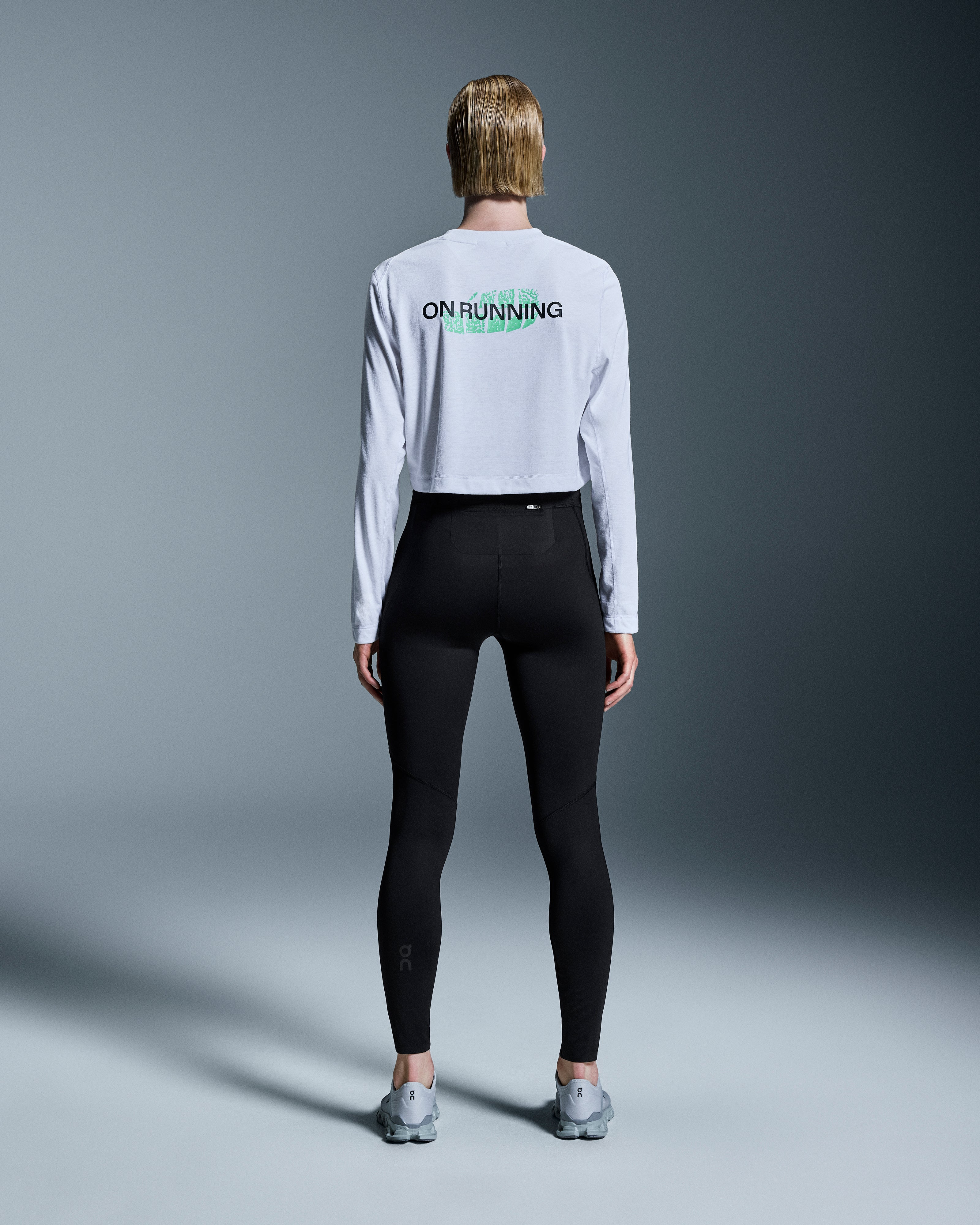 On Train Long-T Crop Graphic White (Women'S)