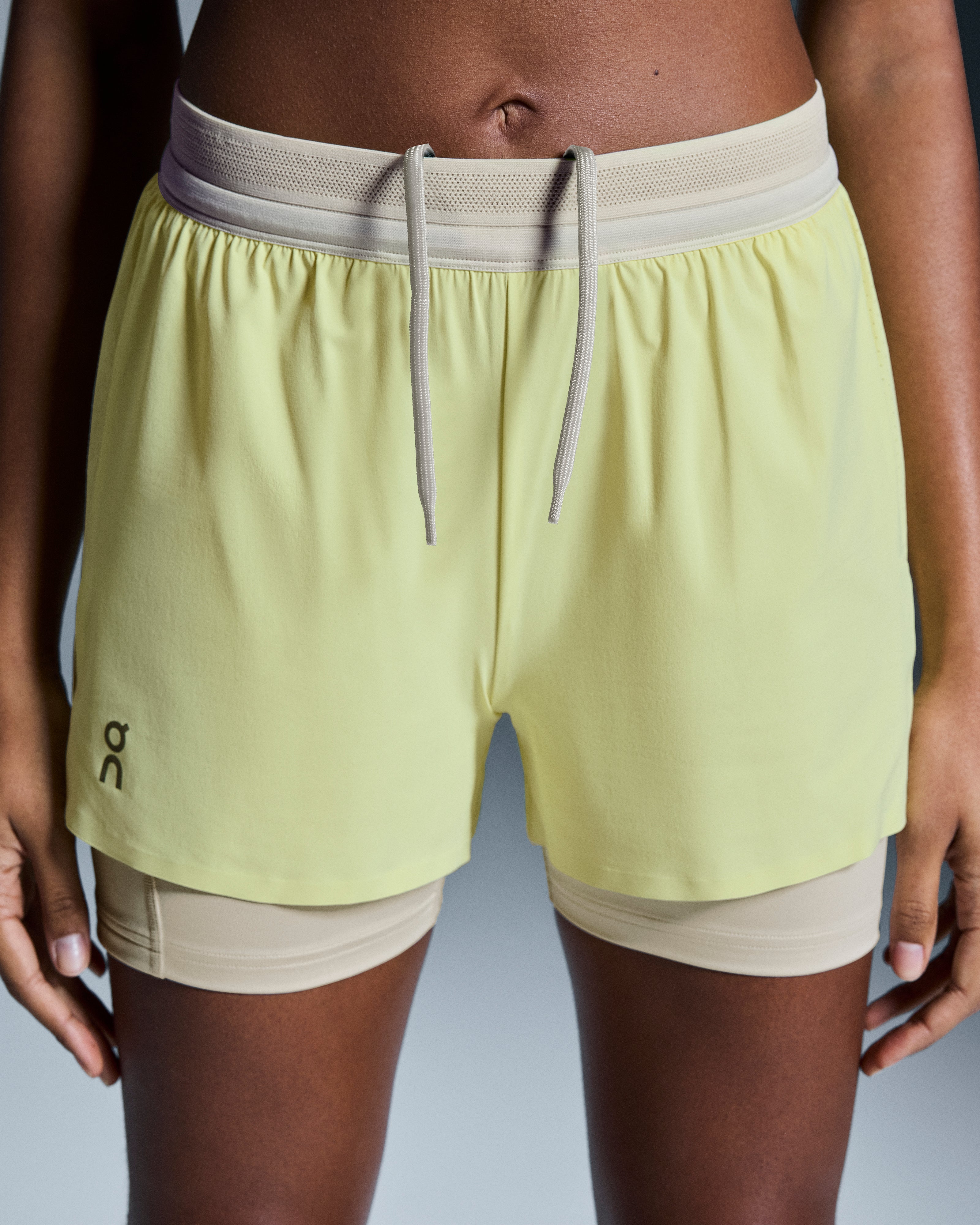 On 3" Performance 2/1 Shorts Limelight | Sand (Women'S)