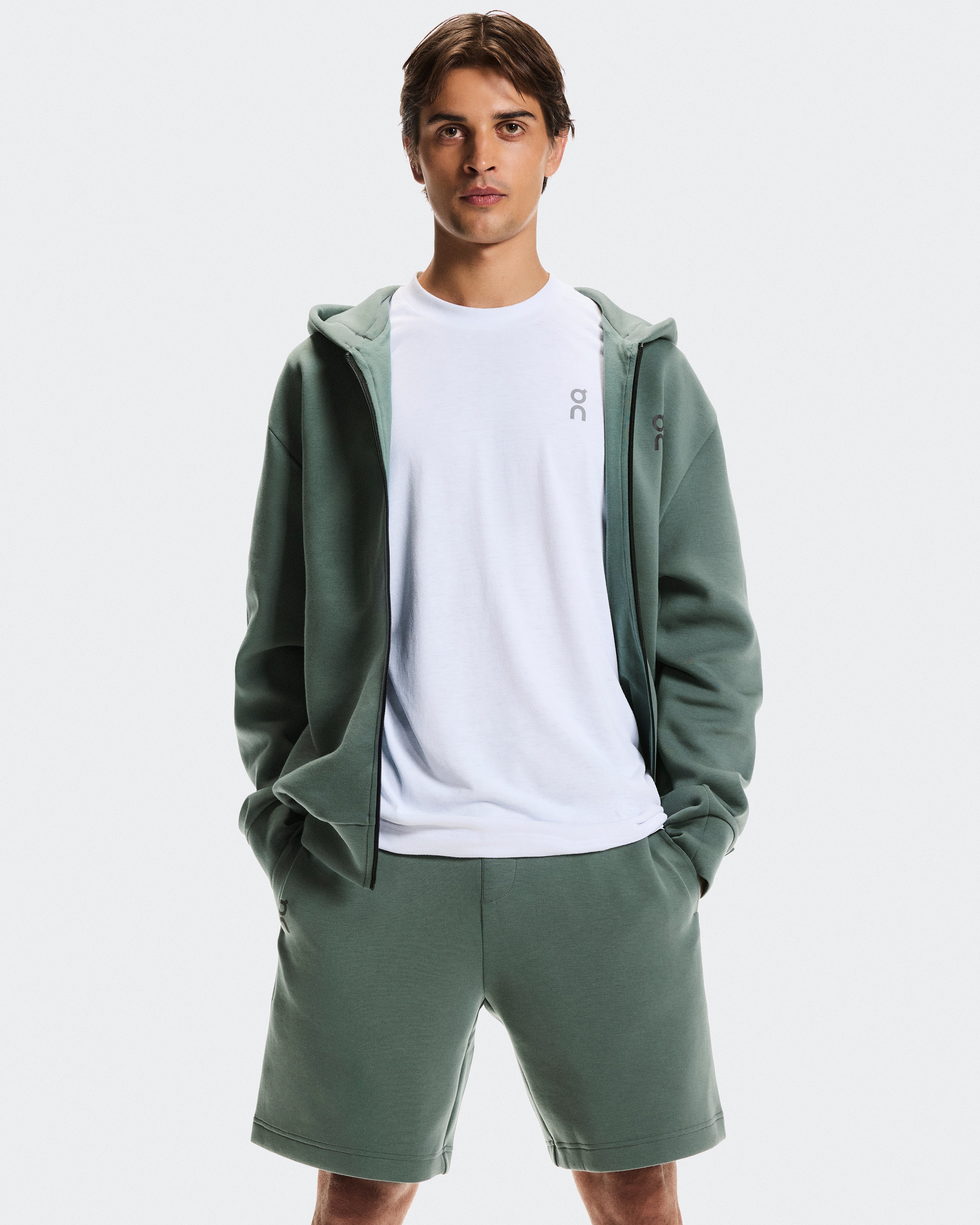 On Focus Tech Shorts Olive