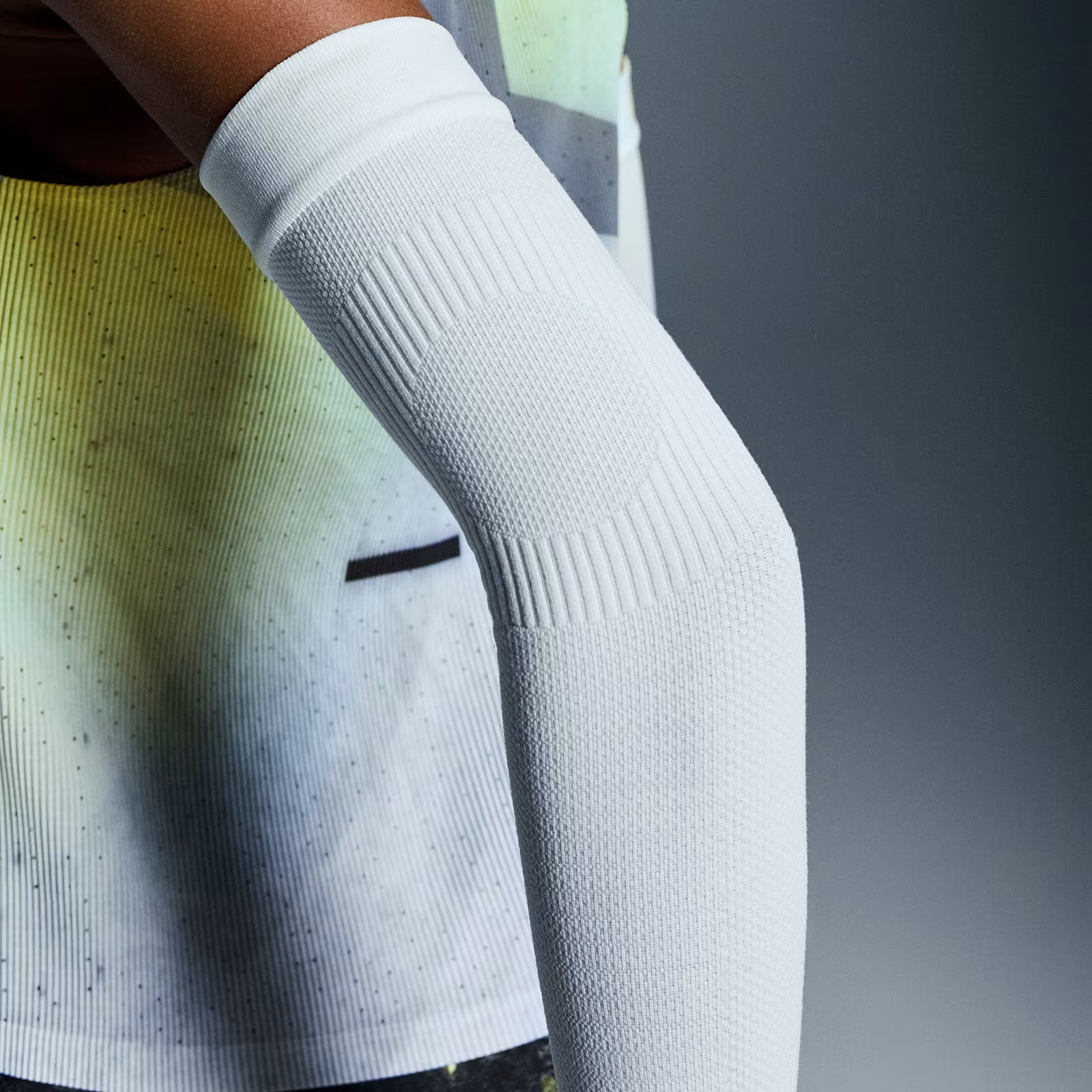 On Performance Arm Sleeves White | White