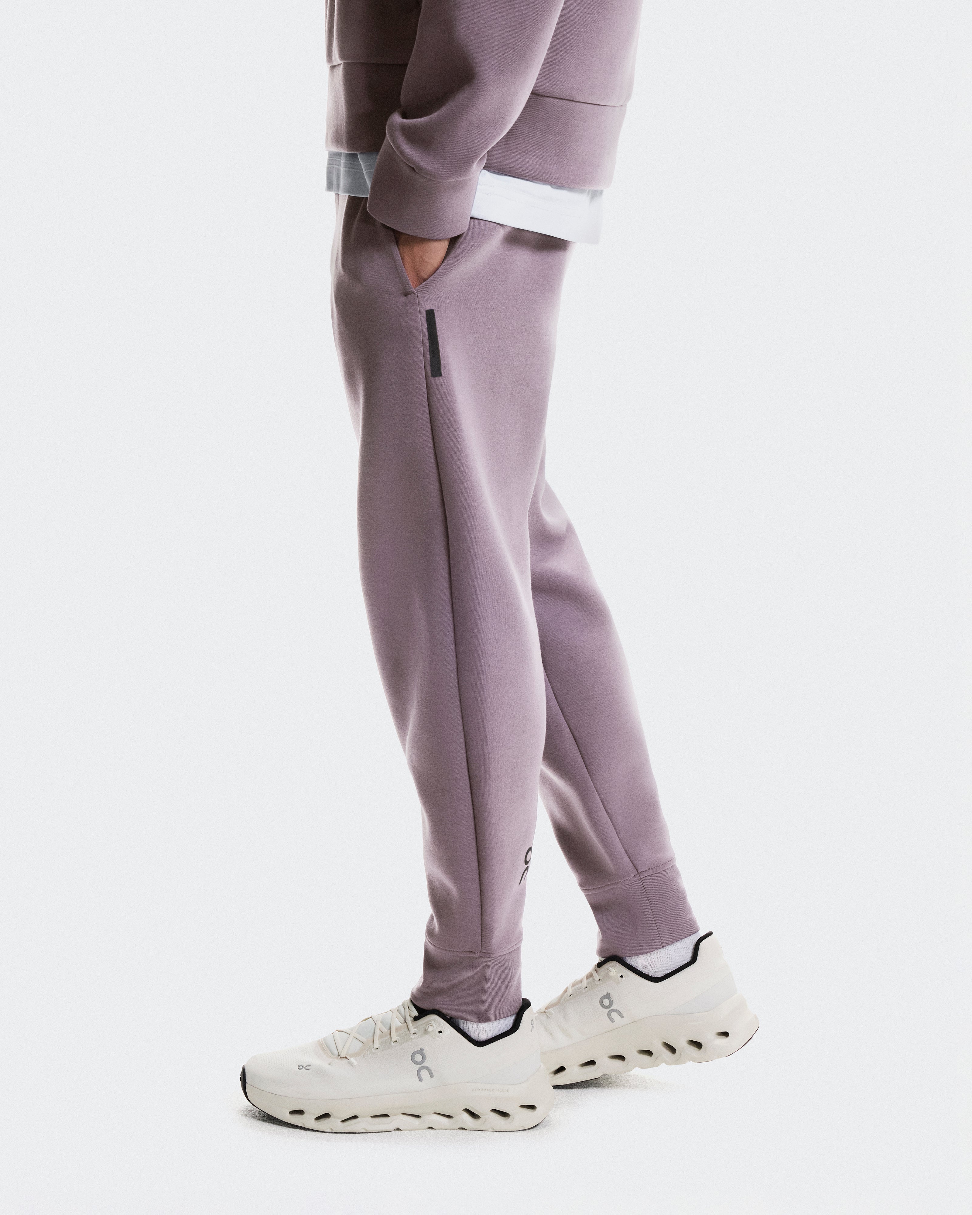 On Focus Tech Sweatpants Dewberry