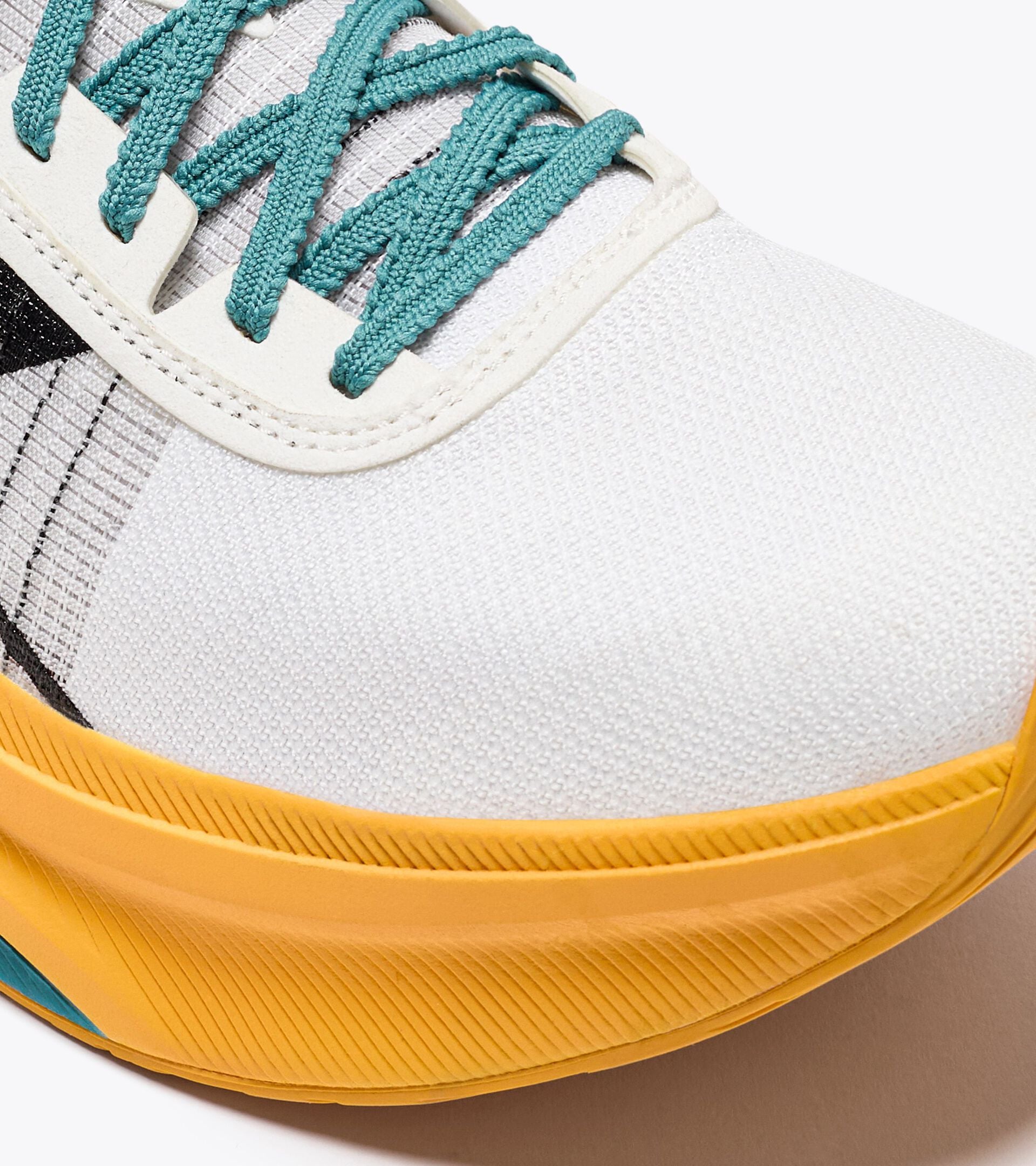 Diadora Gara Carbon White/Black/Kumquat