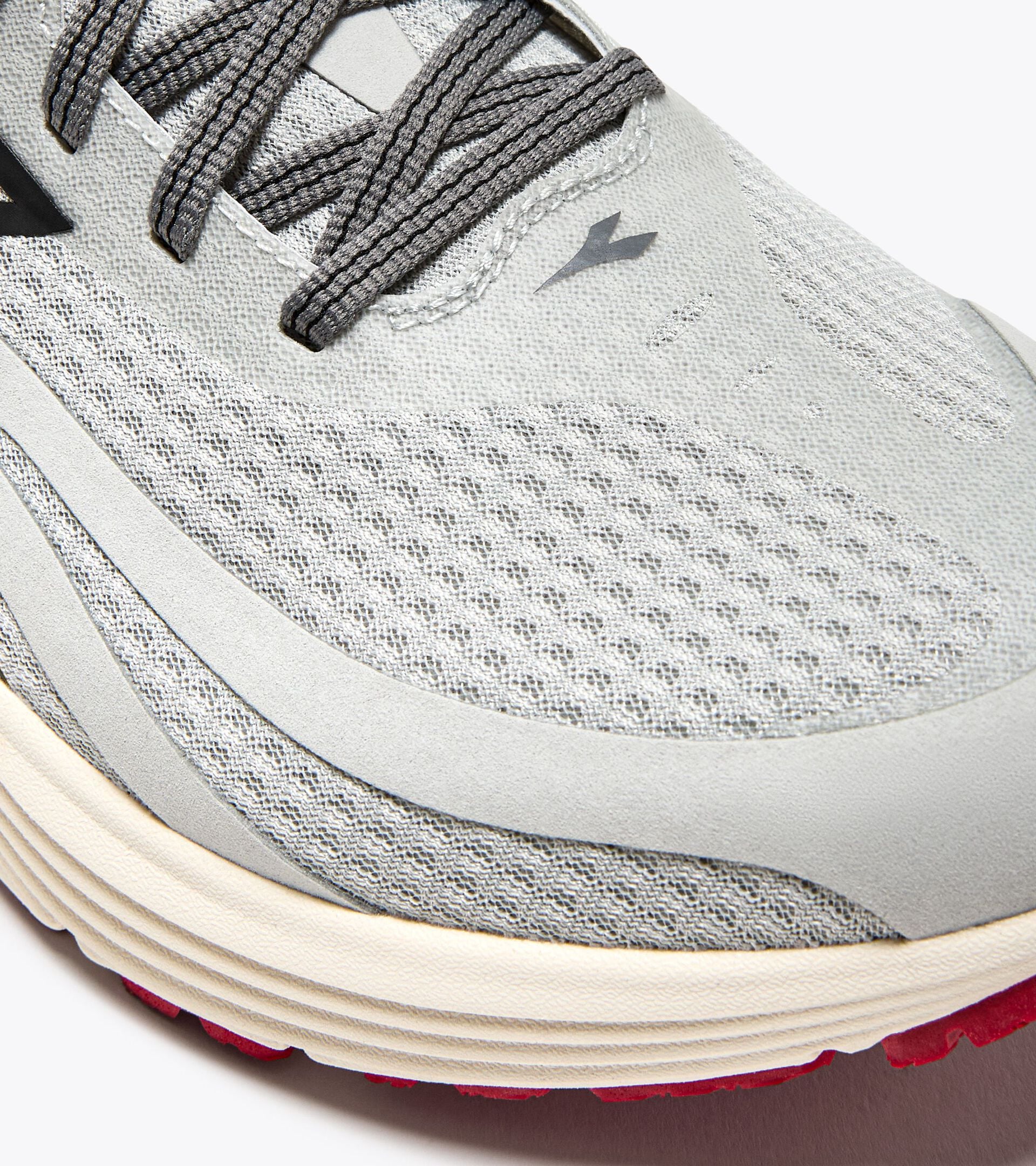 Diadora Mythos Blushield 9 Vortice Silver Dd/Steel Gray/Black