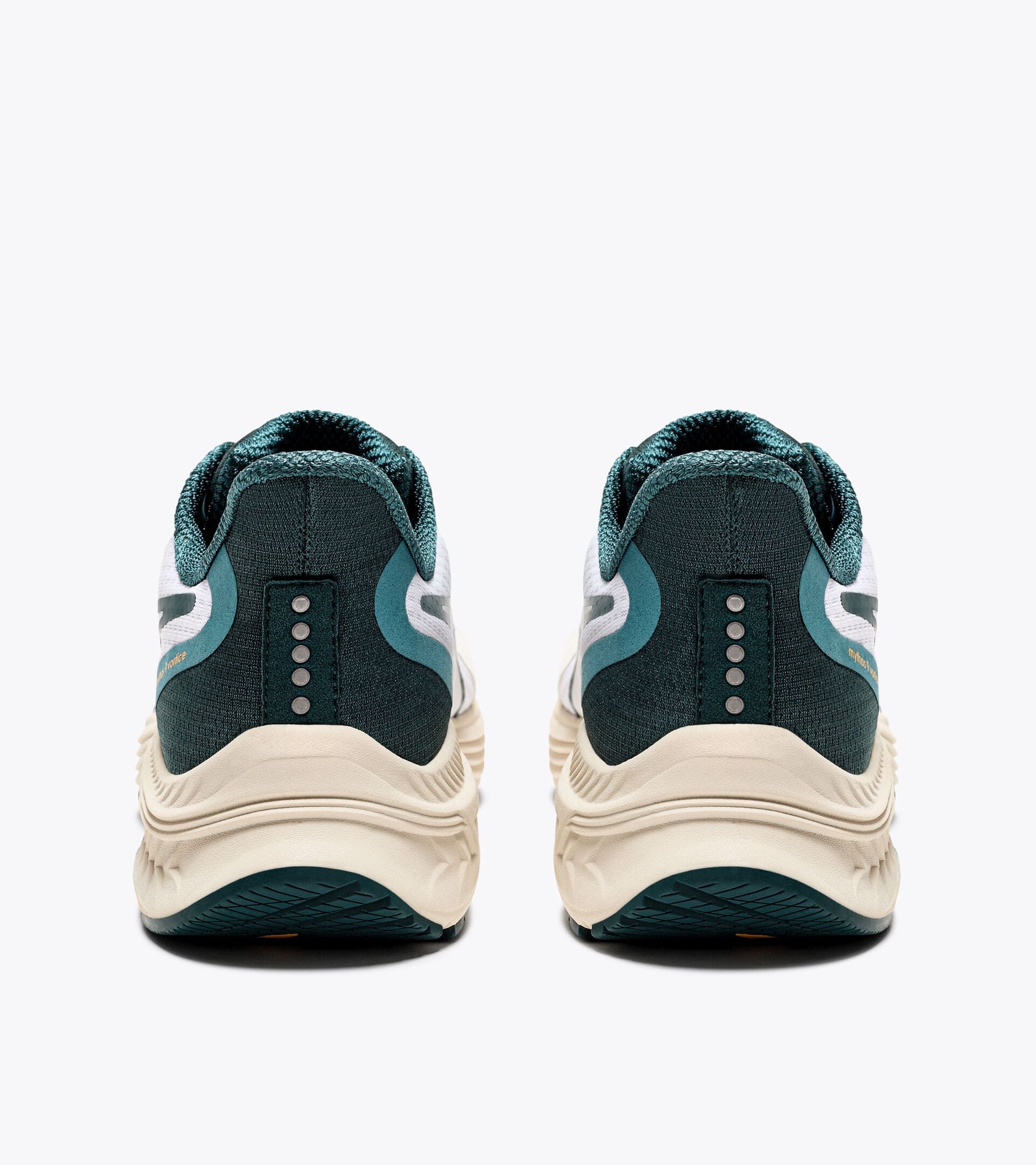 Diadora Mythos Blushield 9 Vortice Wht/Mediterranea/Whisper Wht