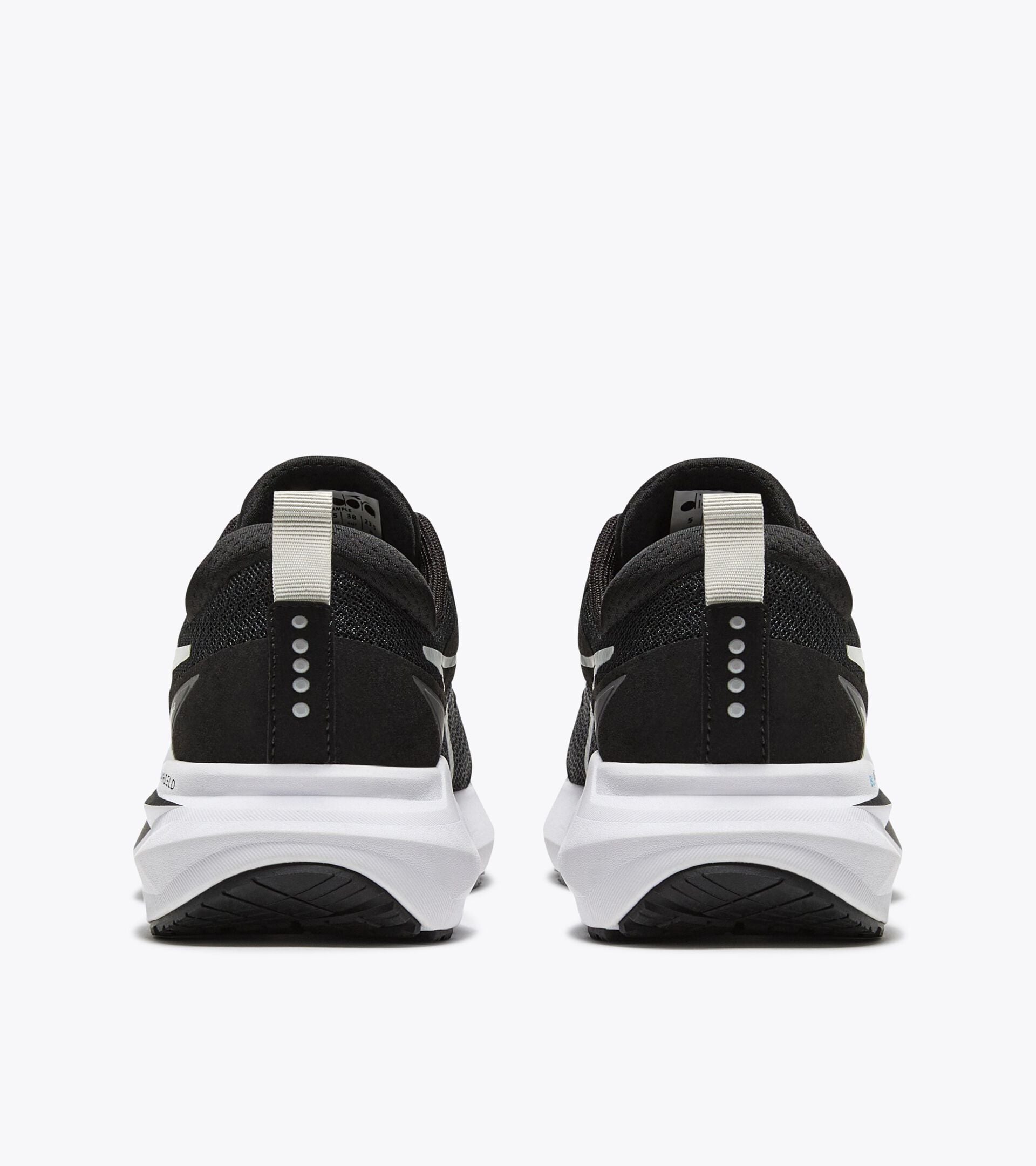 Diadora Mythos Blushield Vigore 3 W Black/White (C7406)