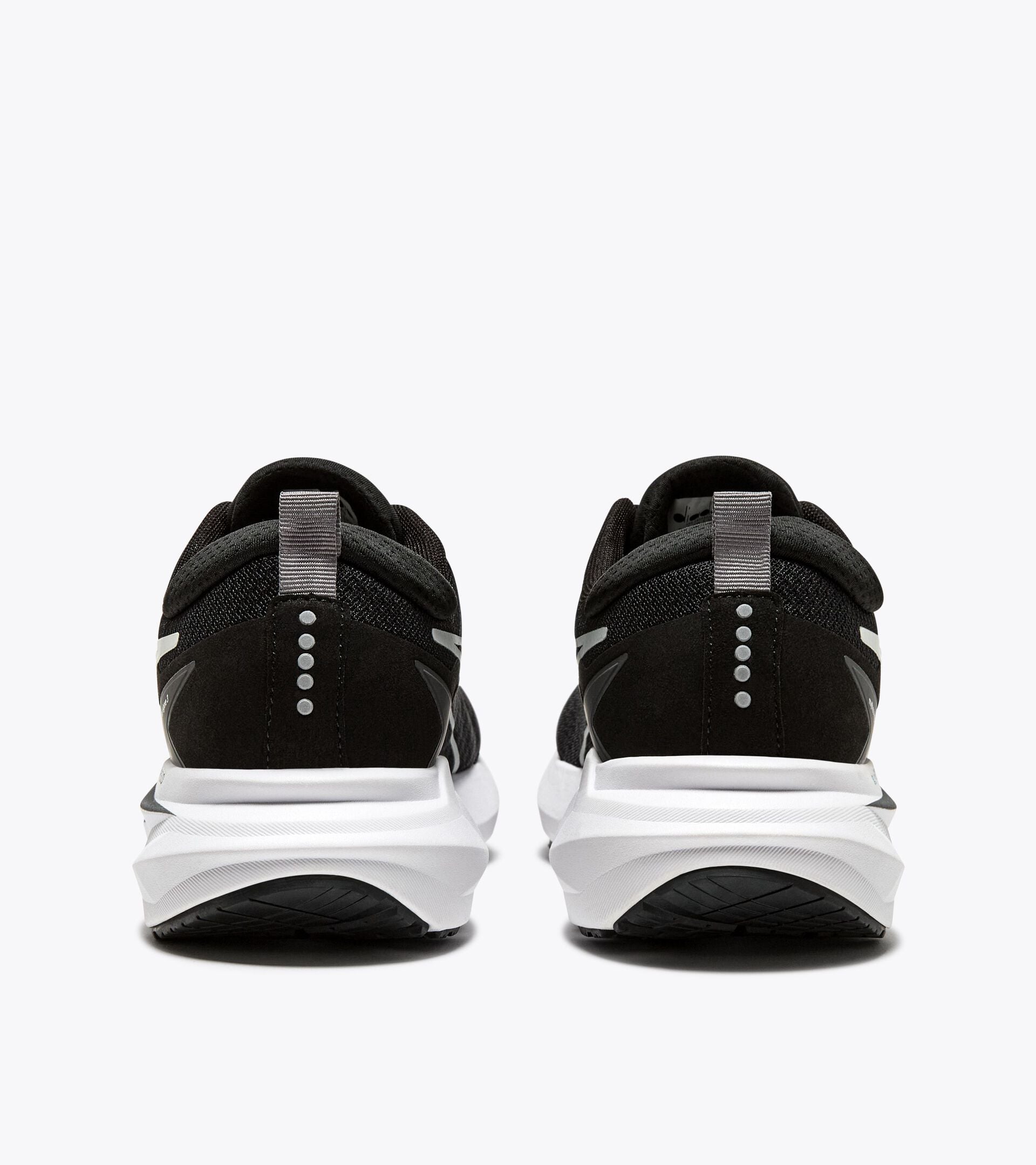 Diadora Mythos Blushield Vigore 3 Wide Black/White (C7406)