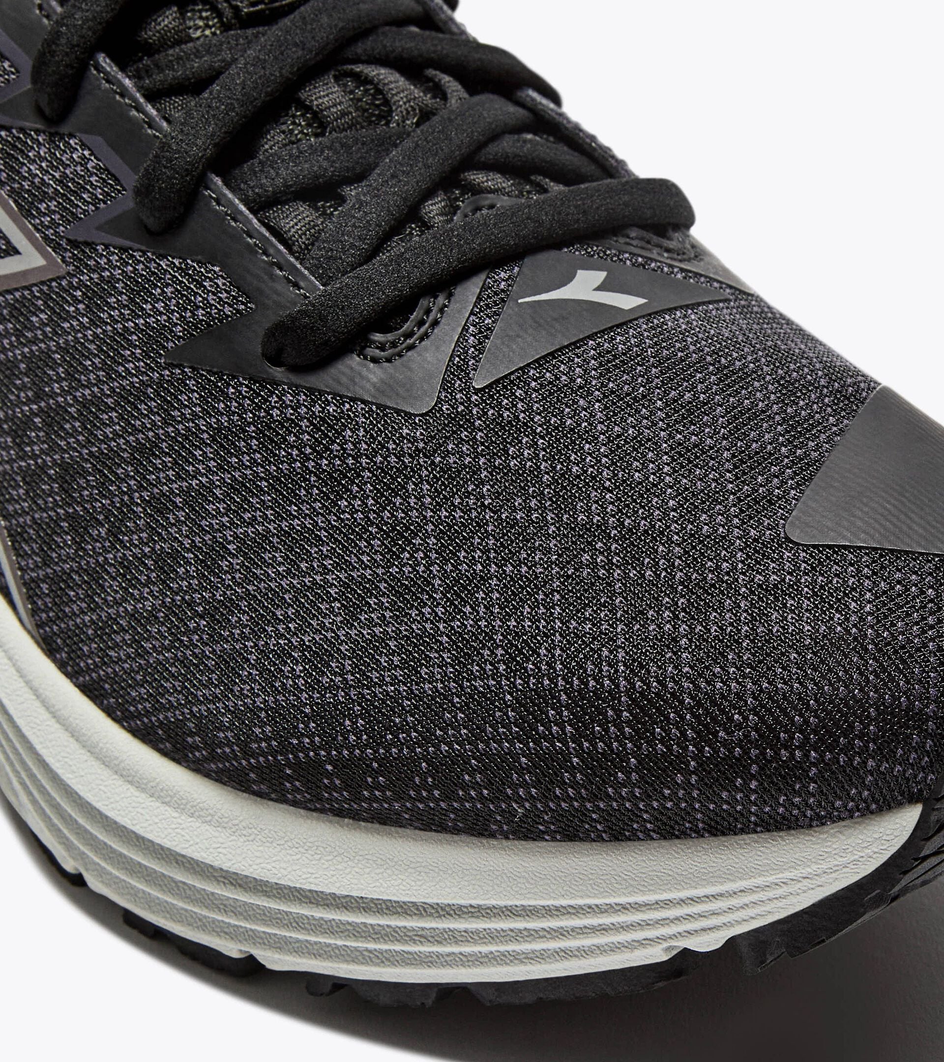 Diadora Mythos Blushield 10 Vortice Hip Black/Silver
