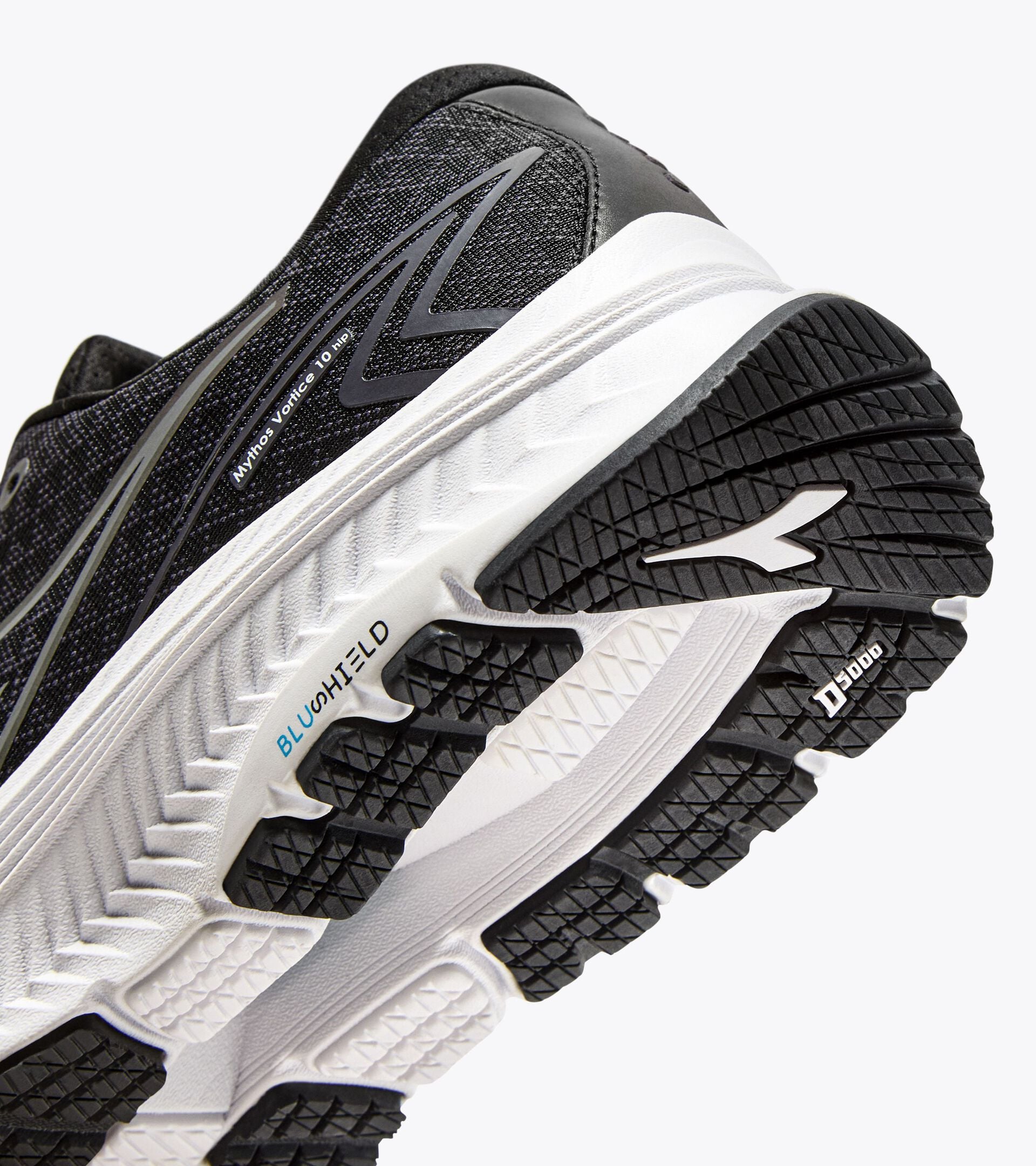 Diadora Mythos Blushield 10 Vortice Hip Black/White (C7406)