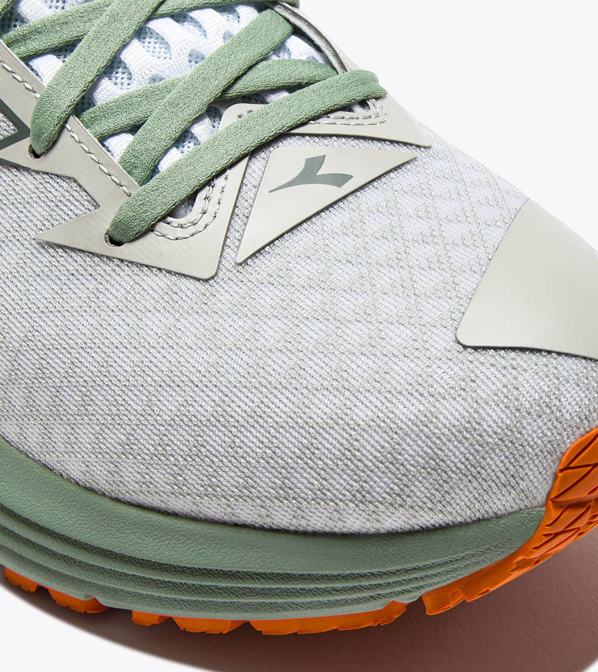 Diadora Mythos Blushield 10 Vortice White/Iceberg Green