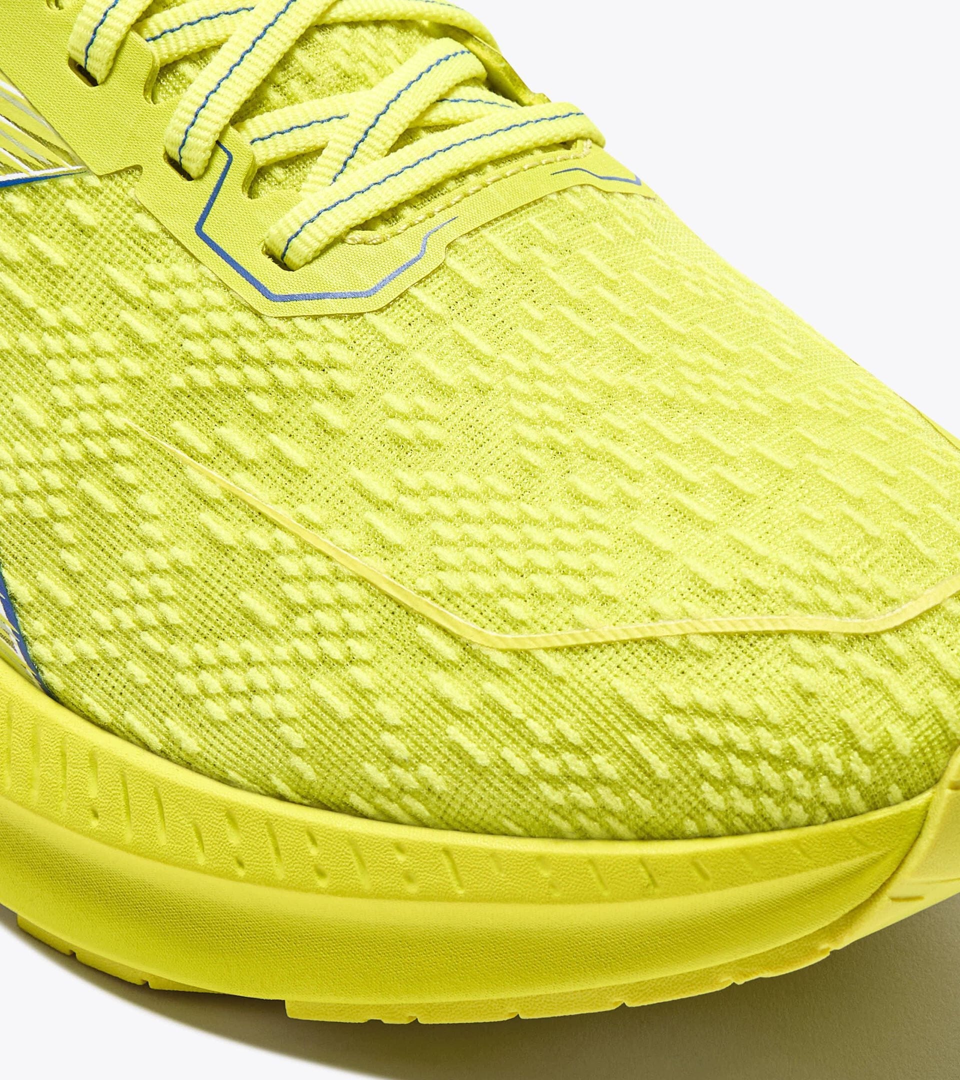 Diadora Mythos Blushield Volo 5 Sulphur Spring/Surf The Web