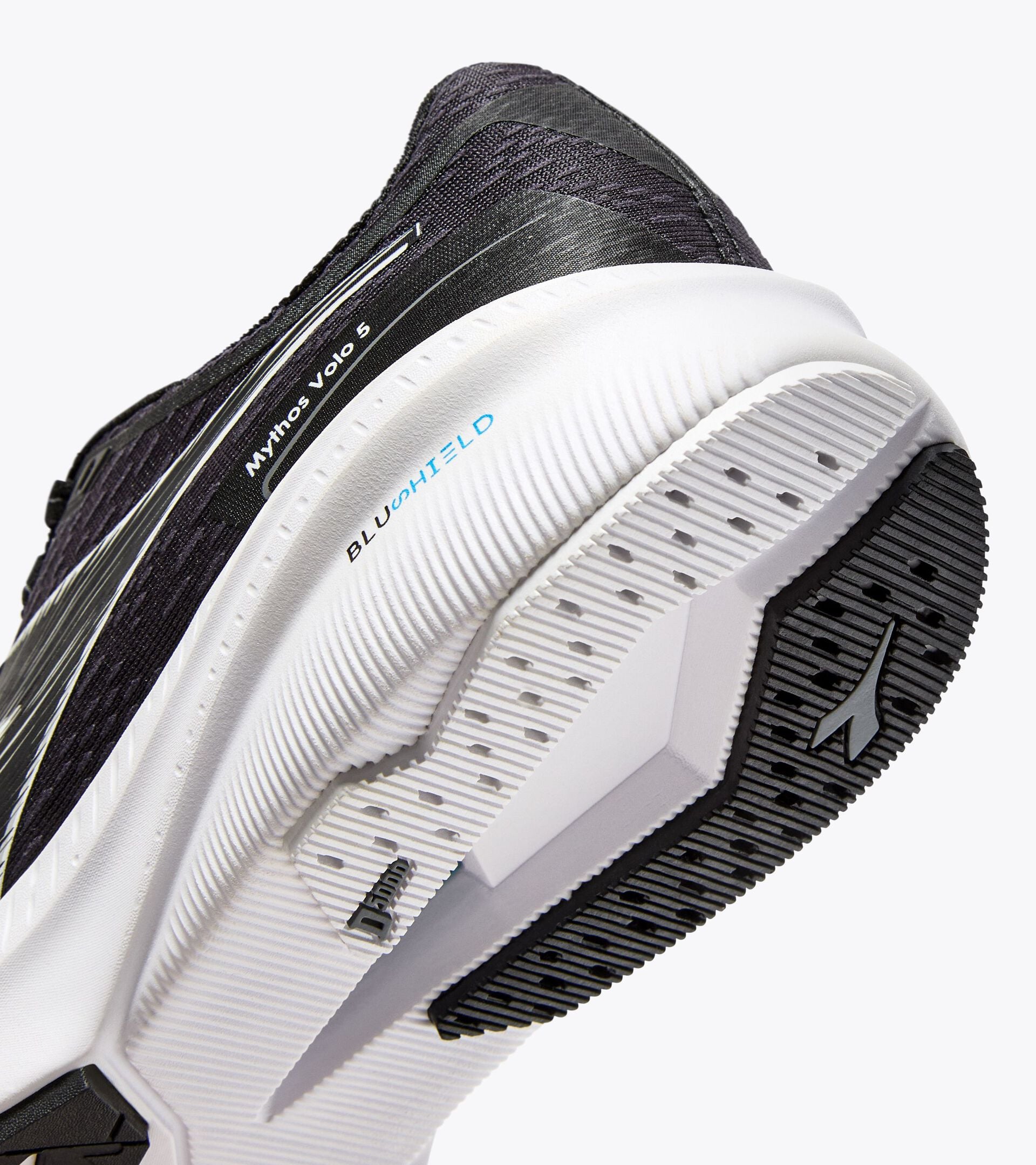 Diadora Mythos Blushield Volo 5 W Black/White (C7406)