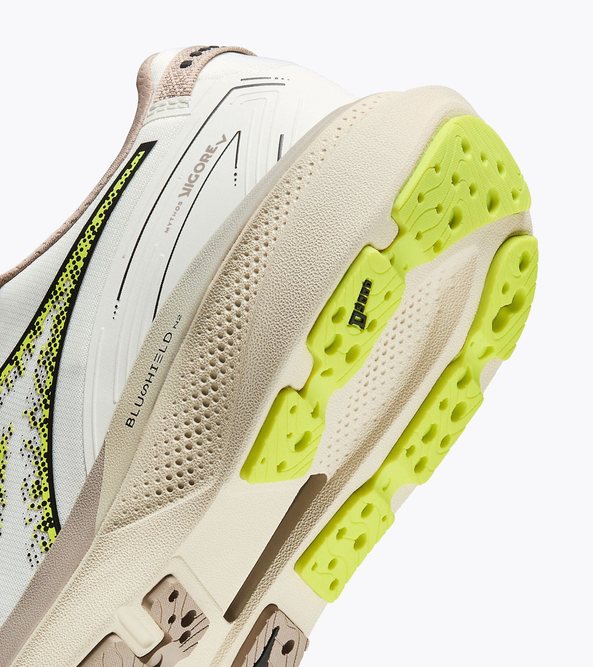 Diadora Mythos Blushield Vigore V Snow White /Almond Milk