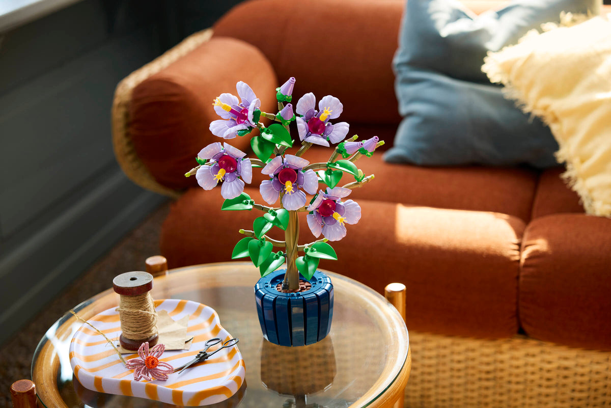 Lego Hibiscus, detail