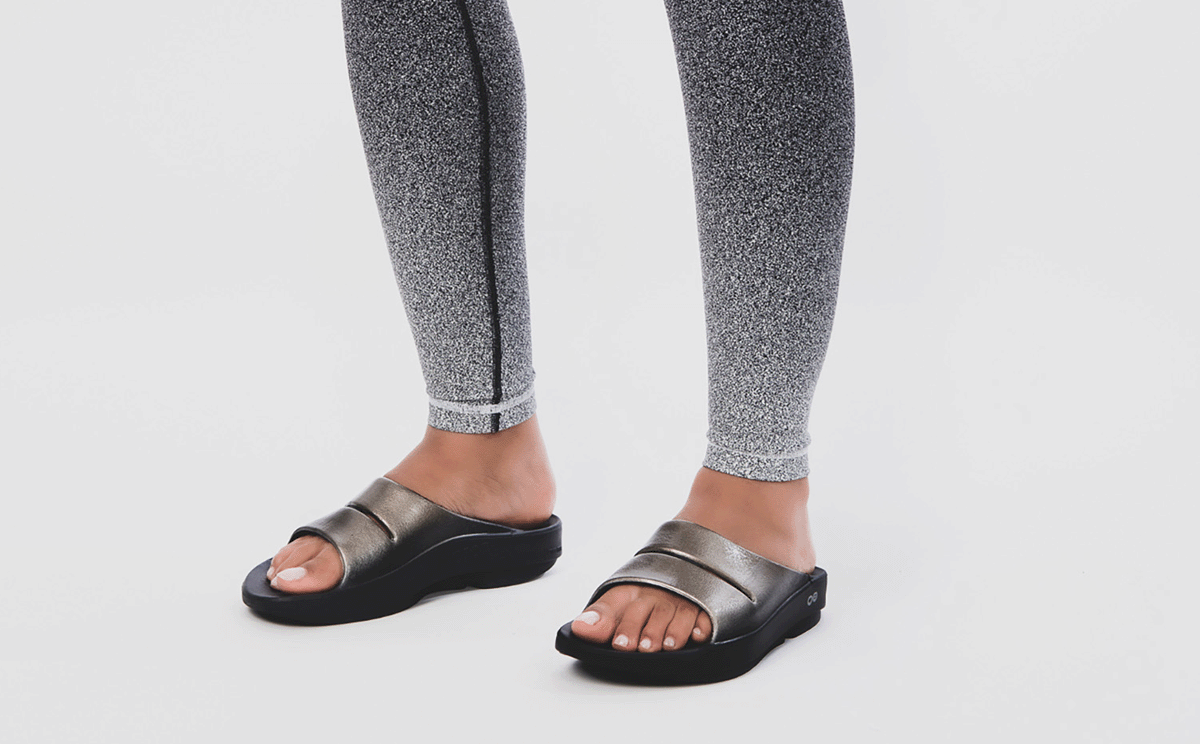 Oofos Women's Luxe Slide Latte