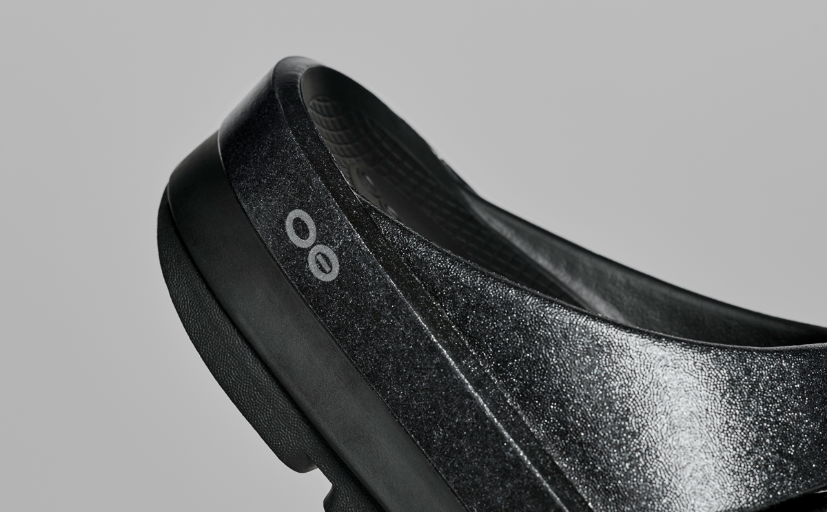 Oofos Women's Stacked Platform Slide Black Sparkle