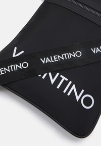 Valentino Kylo Crossbody Unisex Cross Body Bag Nero