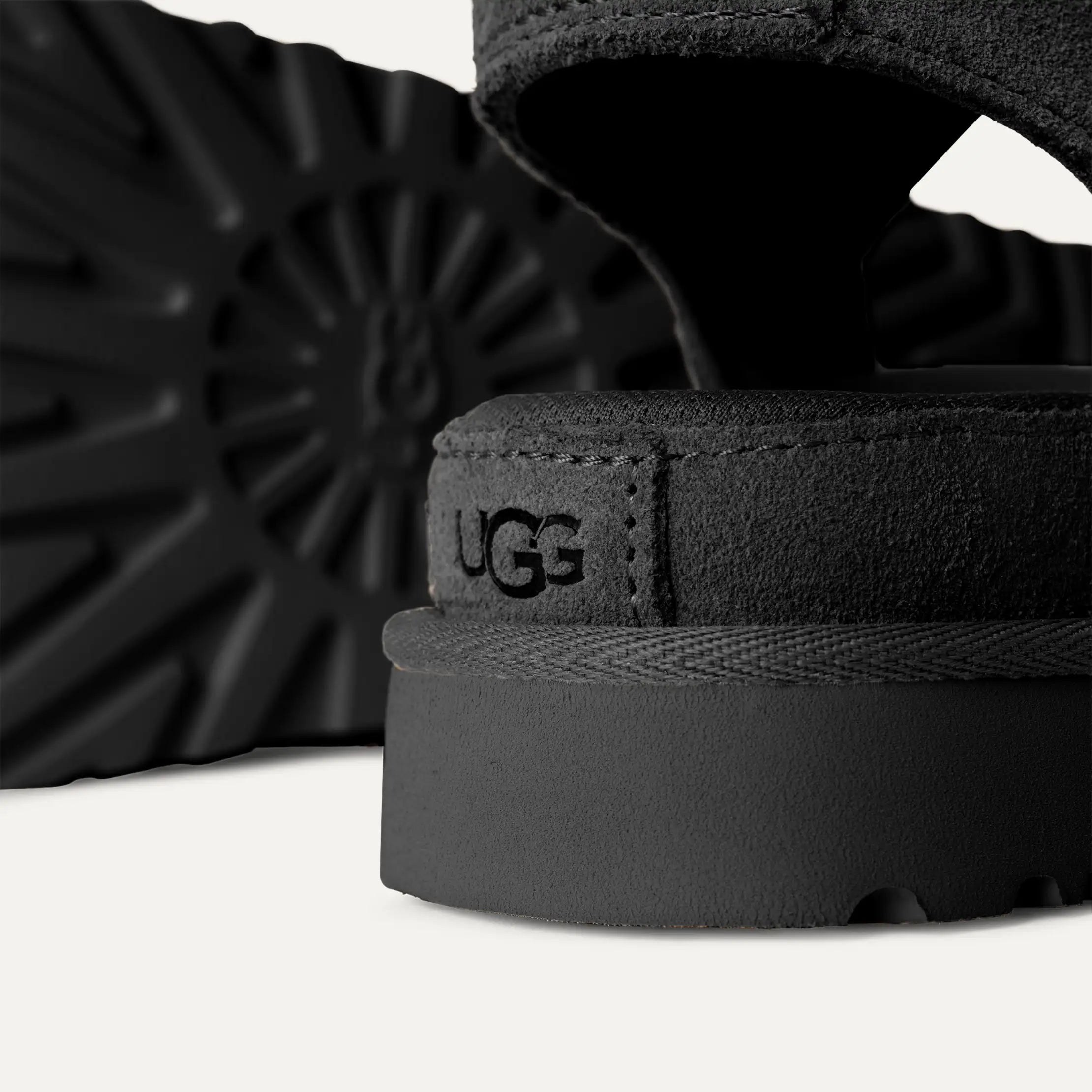 Ugg Goldenstar Black