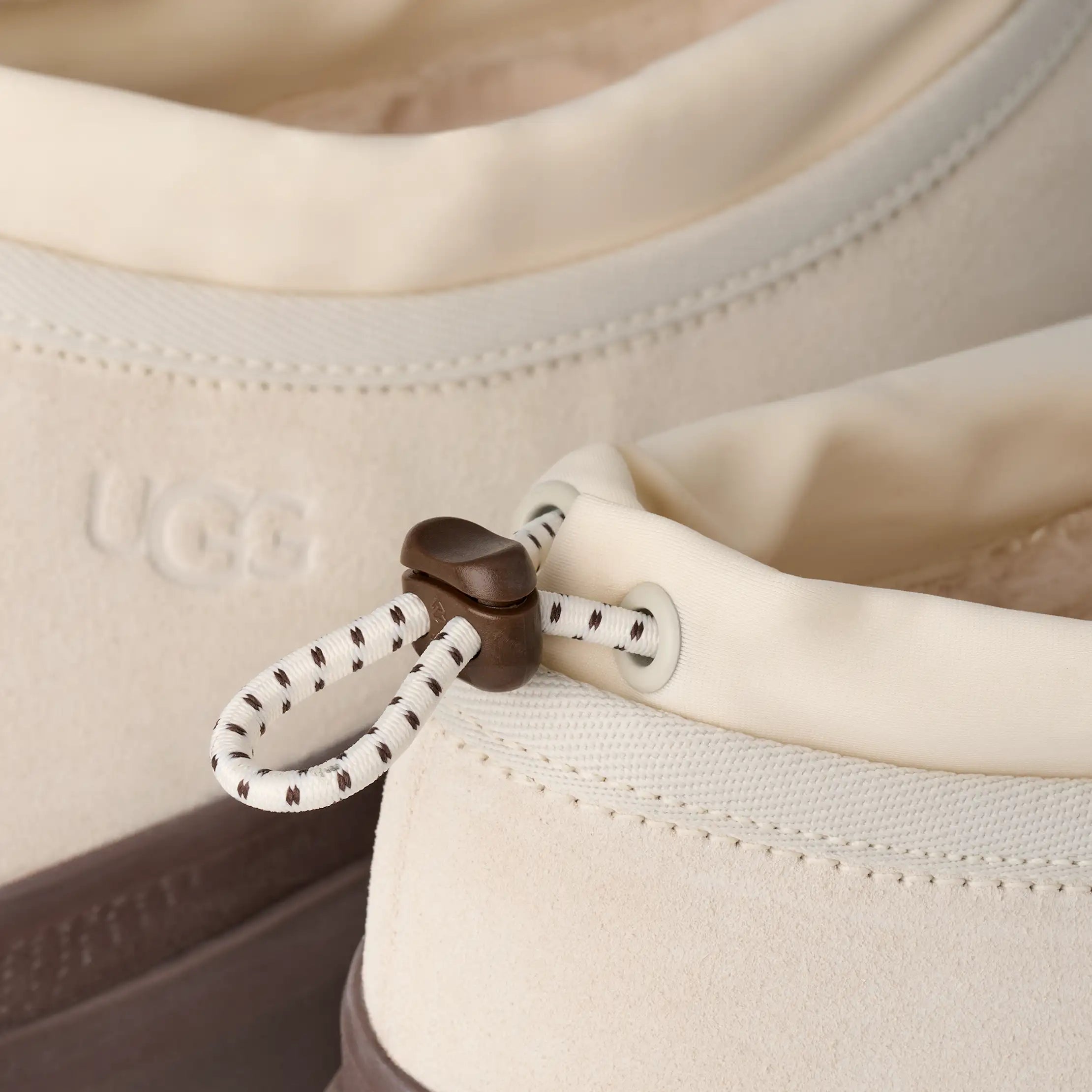 Ugg Tasman Weather Hybrid Jasmine / Molasses