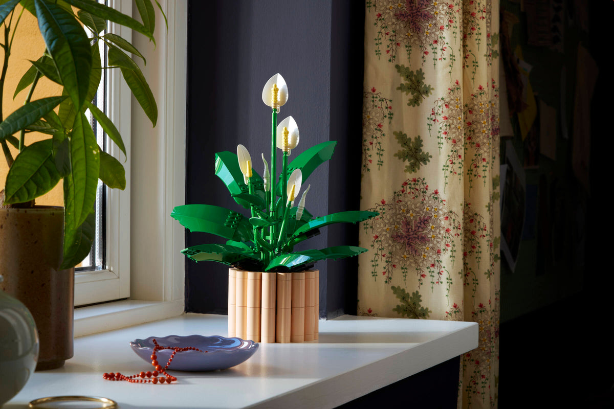 LEGO Peace Lily, back