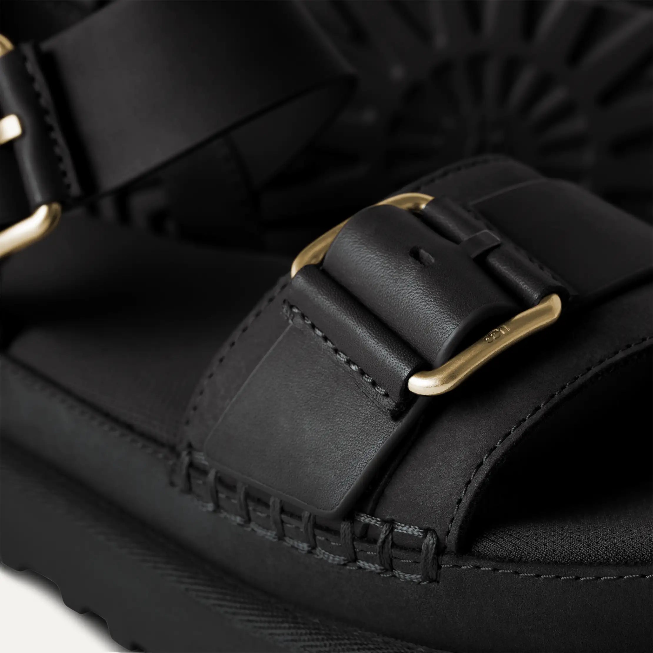 Ugg Goldenstar Villa Black