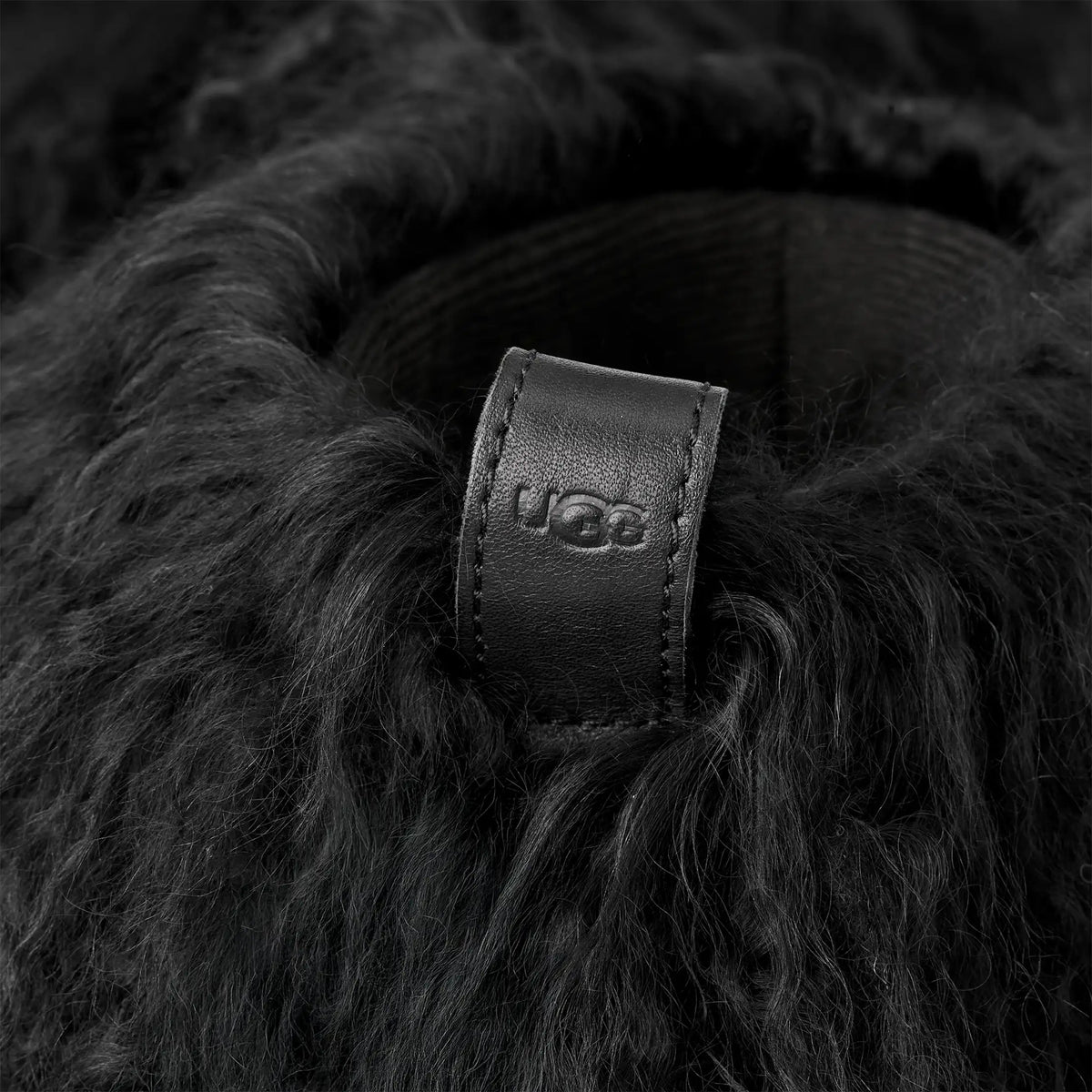 Ugg Classic Short Fluff Momma Black
