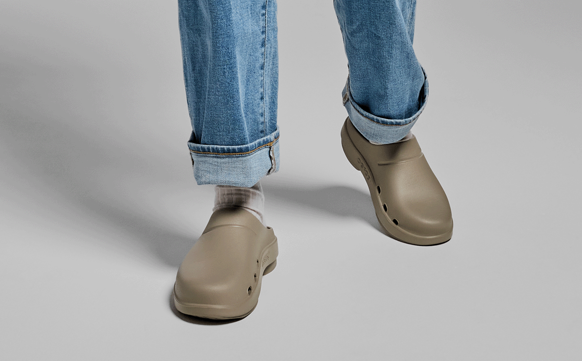 Oofos Women's Clog Nomad