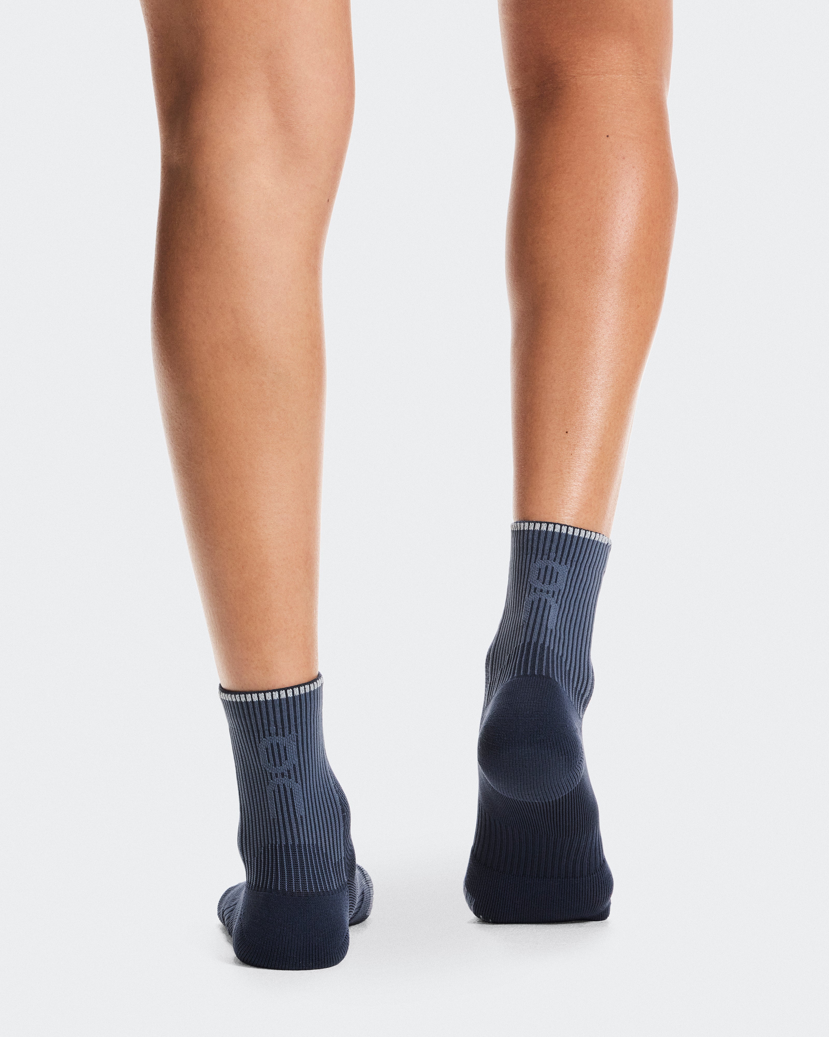 On Performance Run Sock Mid Navy | Navy