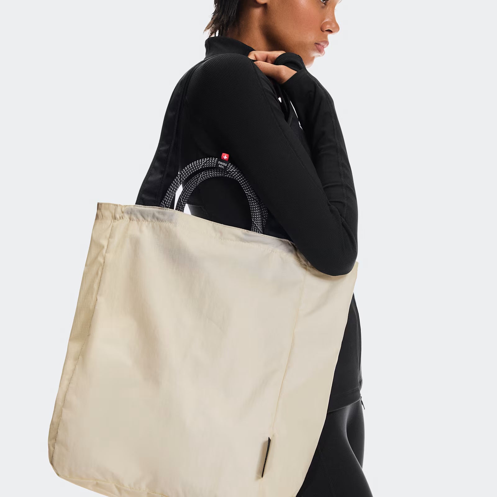 On Tote Pack 25L Cream | Black