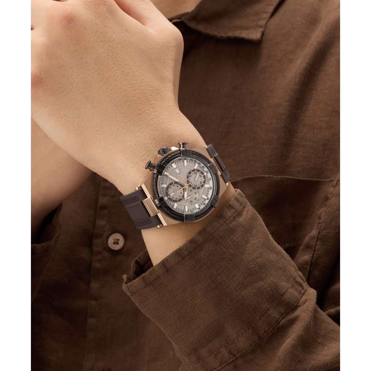 Gc Round 44mm Beige Dial Analog Men Watch - Z76004G7