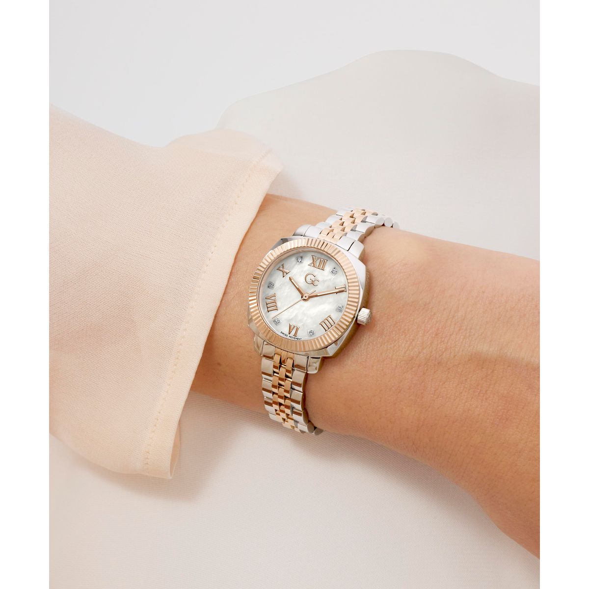 Gc Square 28mm White Dial Analog Women Watch - Z73002L1