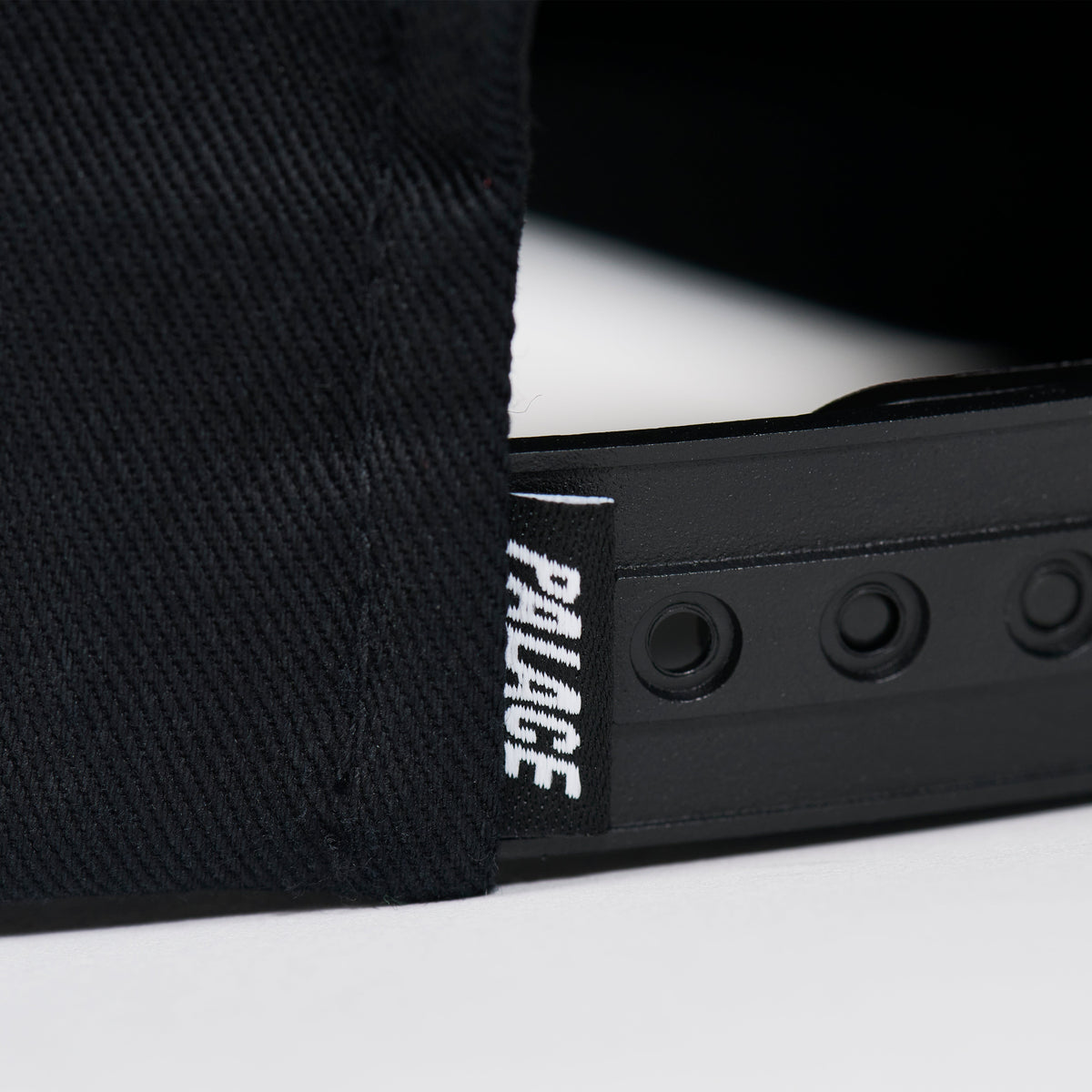 Palace Skateboards Bulldog P Frame 5-Panel Snapback Black