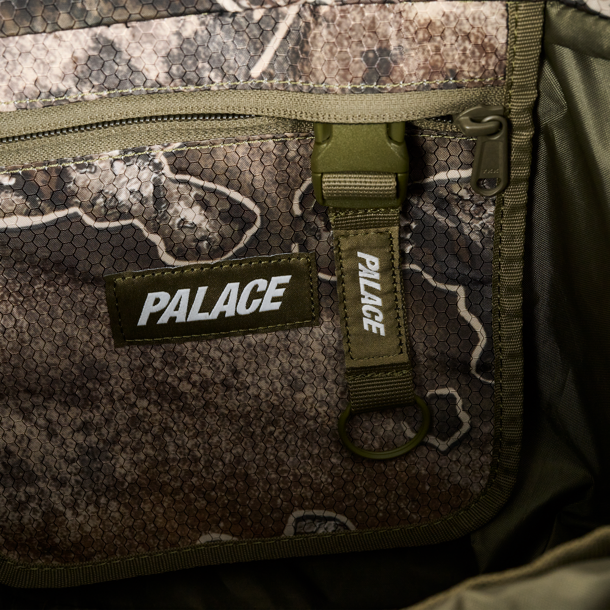 Palace Skateboards 3M Cordura Despatch Shoulder BAG Realtree Excape