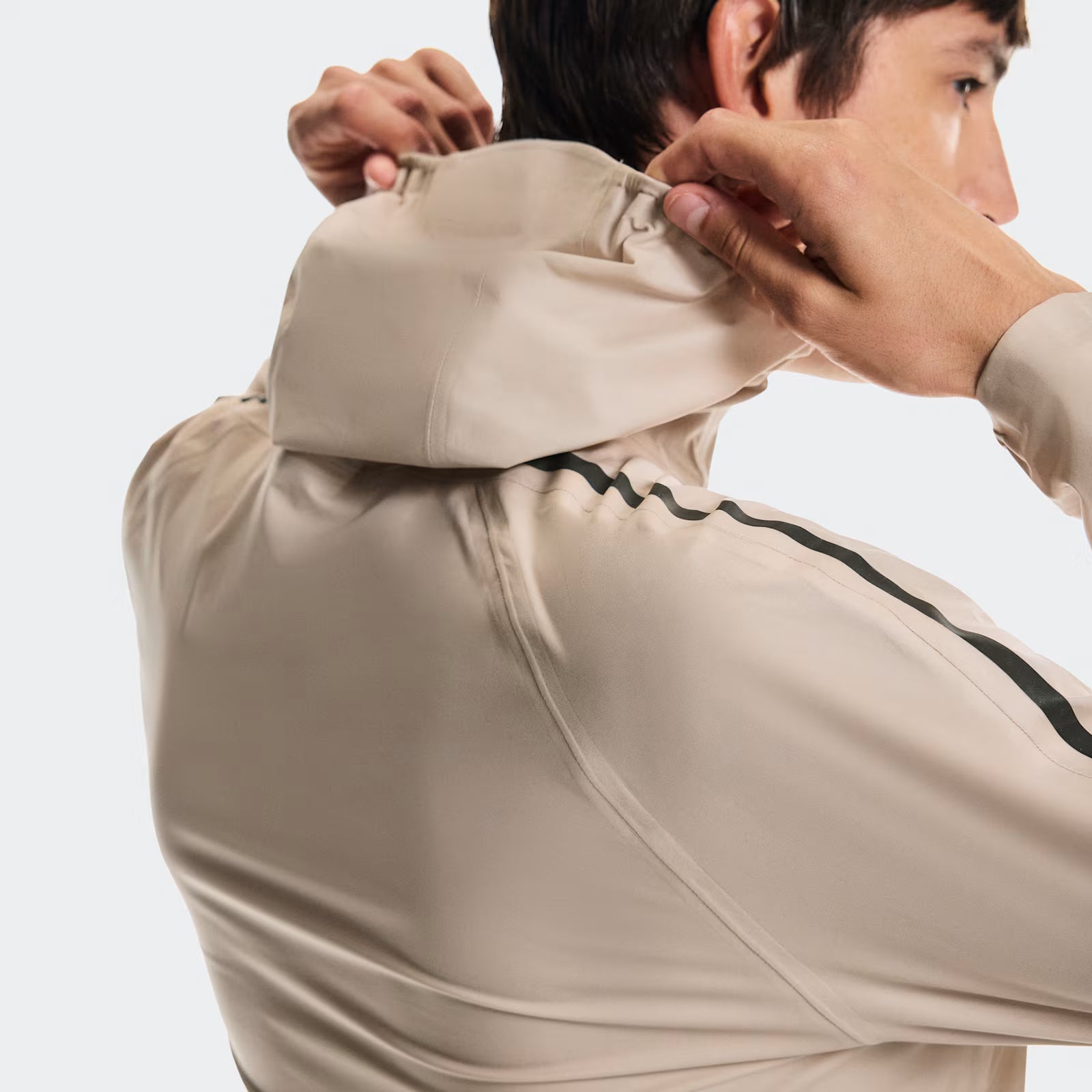 On Performance Jacket Waterproof Desert