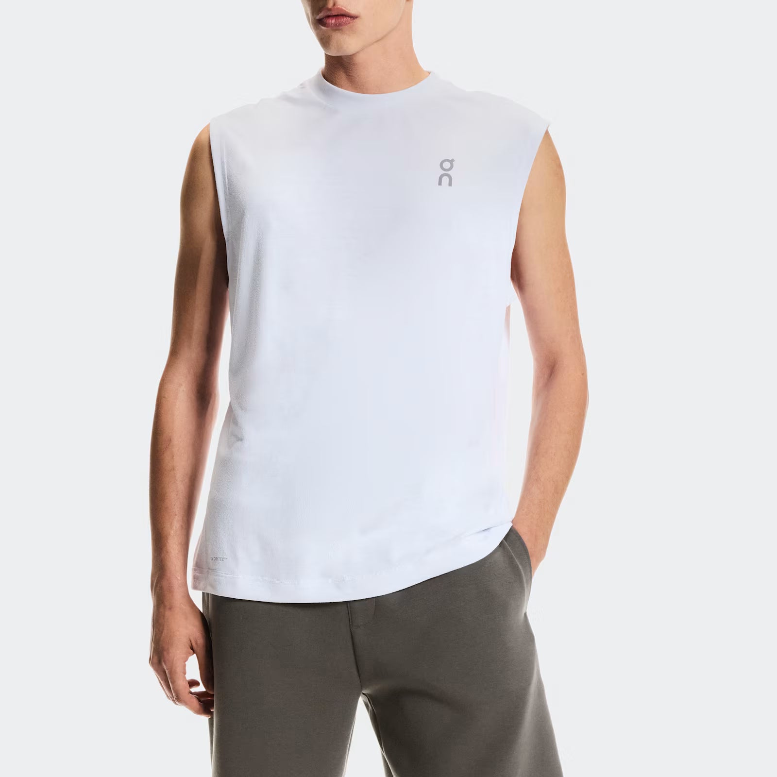 On Focus Tech Shorts Shadow
