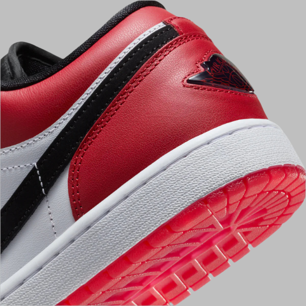 Jordan 1 Low Se Black Toe (2025)