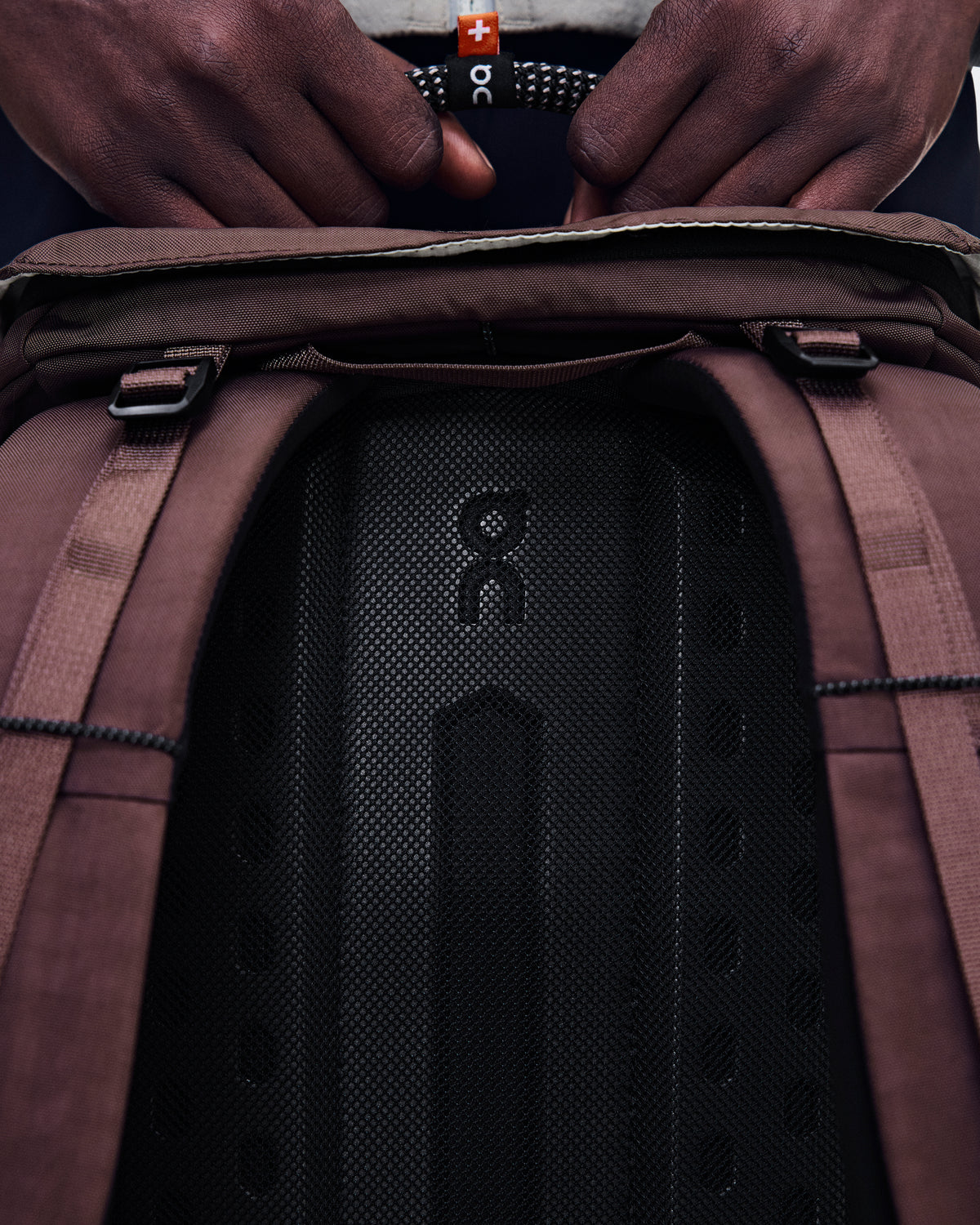 On Speed Pack 24L Elite Cacao | Black