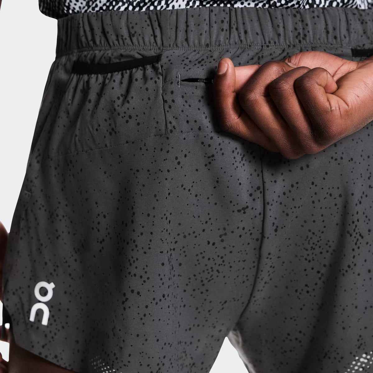 On Zero Shorts Iron | Black