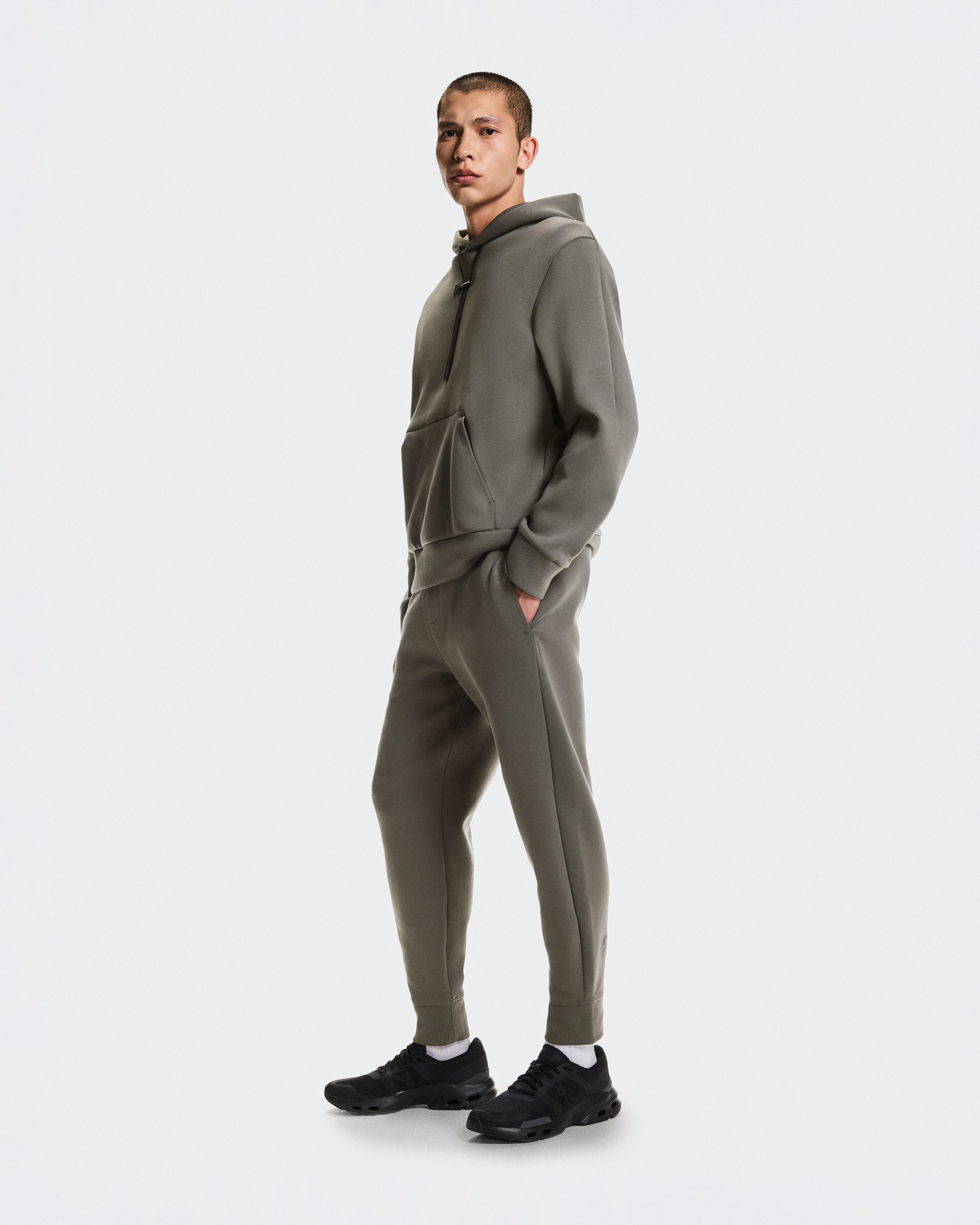 On Focus Tech Sweatpants Shadow