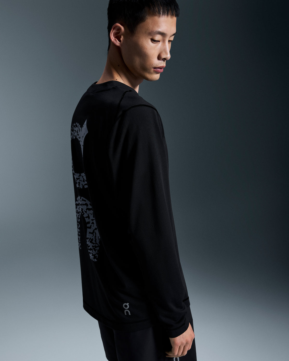 On Train Long-T Graphic Black