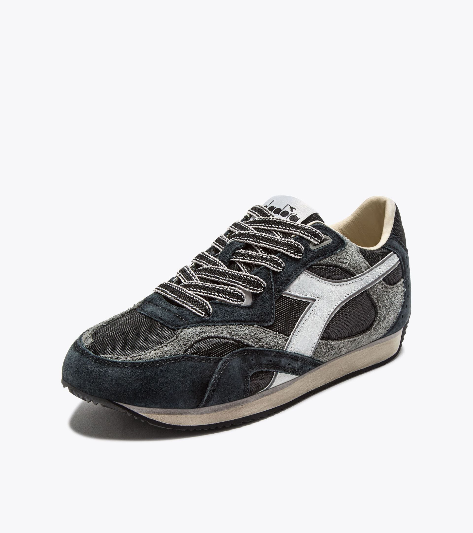 Diadora Equipe Revenge Used Black