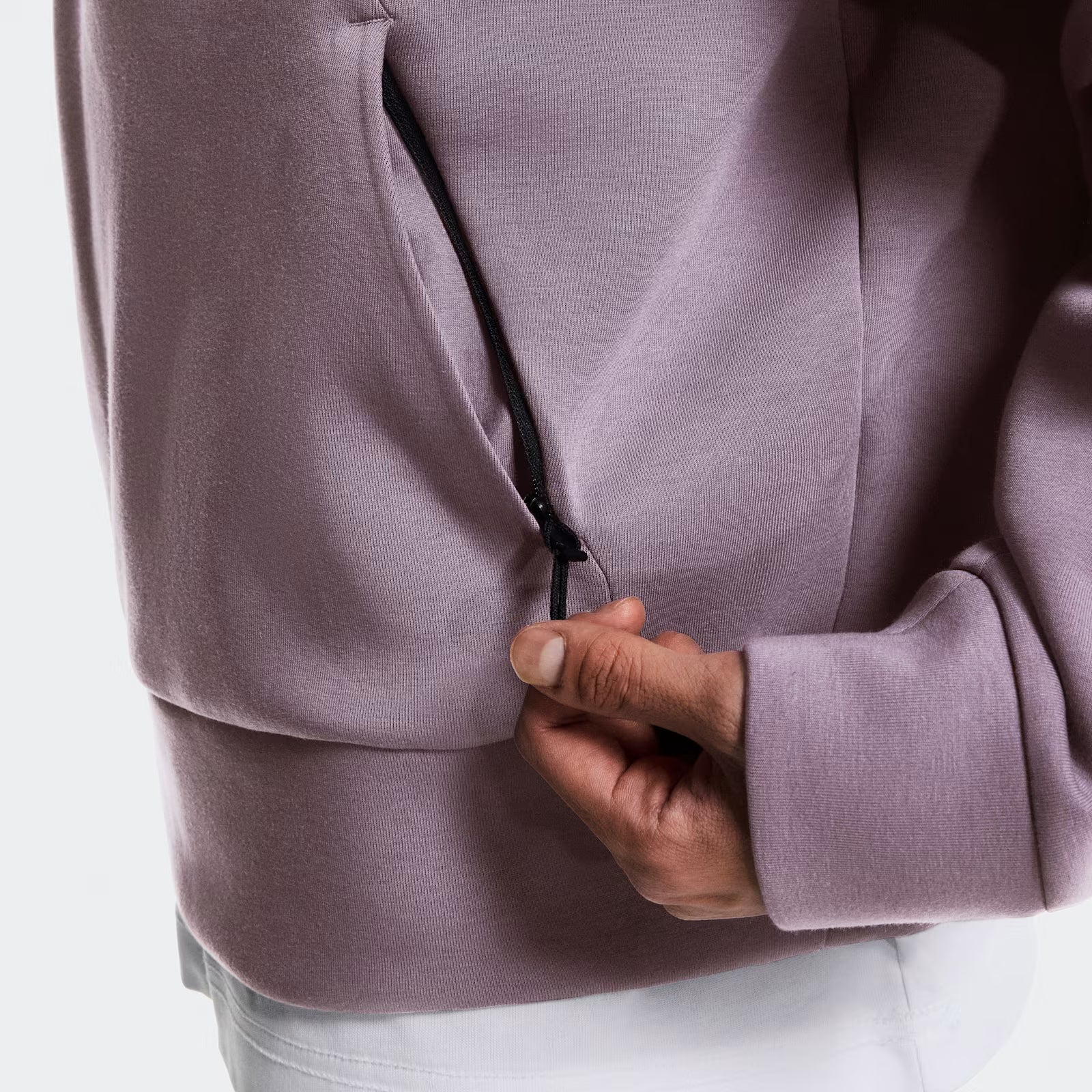 On Focus Tech Hoodie Dewberry