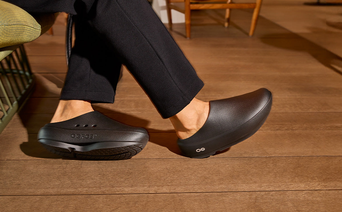 Oofos Men's Clog Black