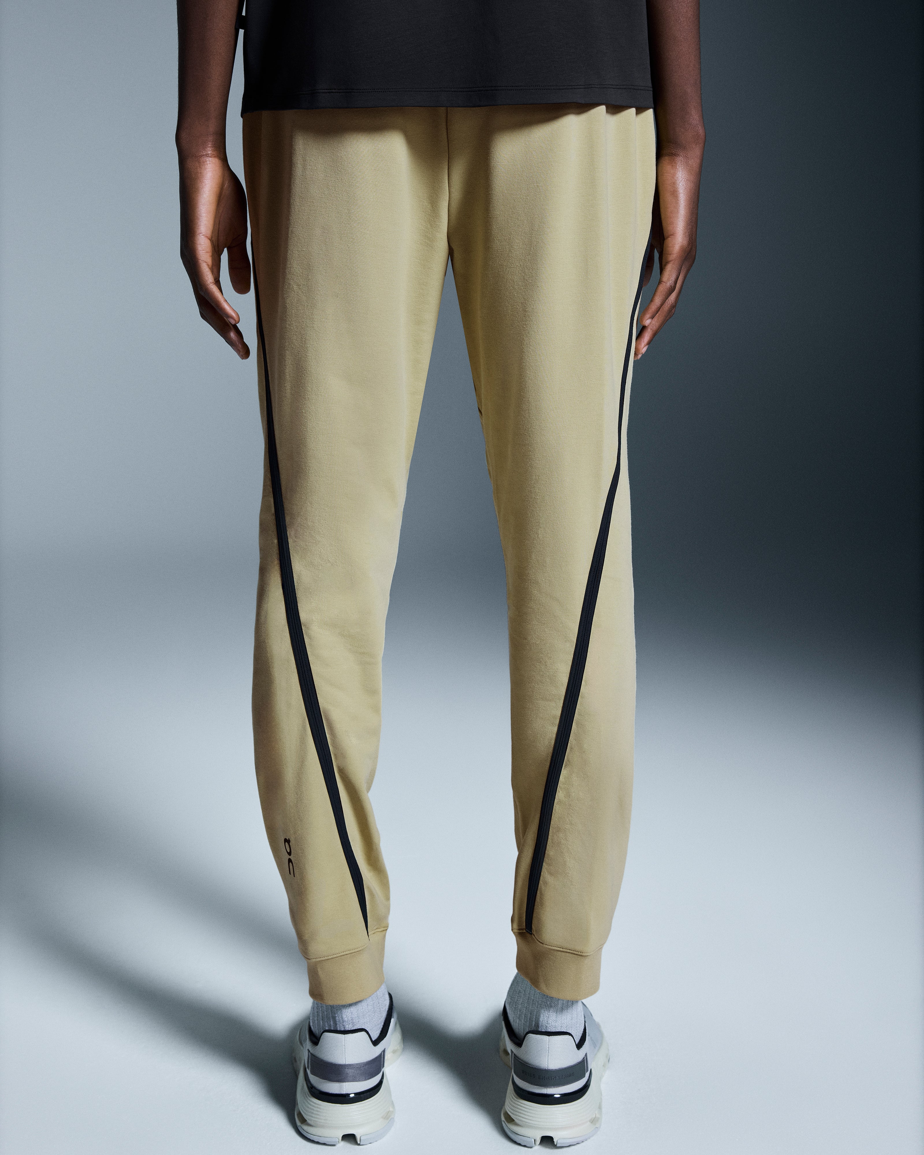 On Studio Joggers Caper