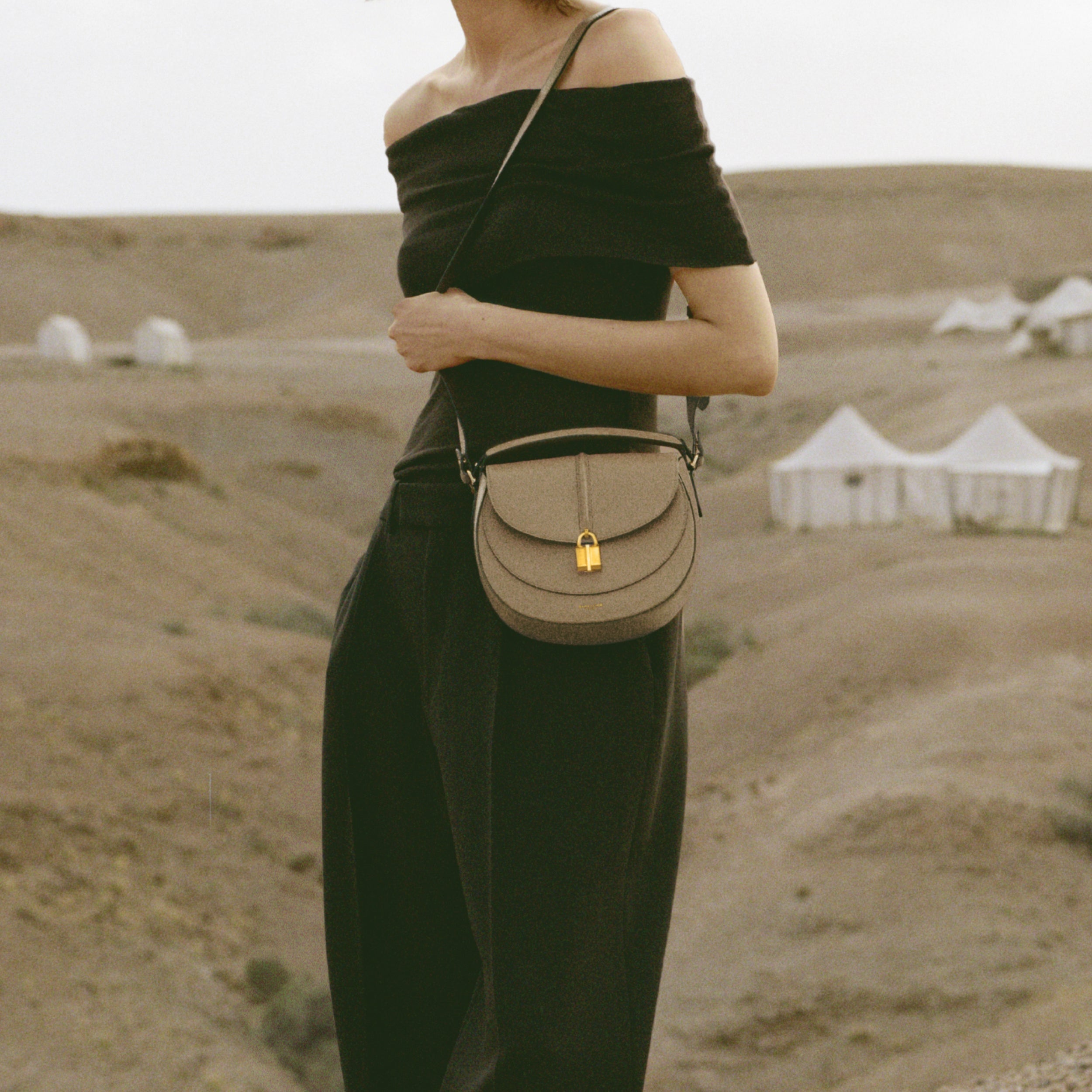 DeMellier The Siena Saddle dark sand small grain