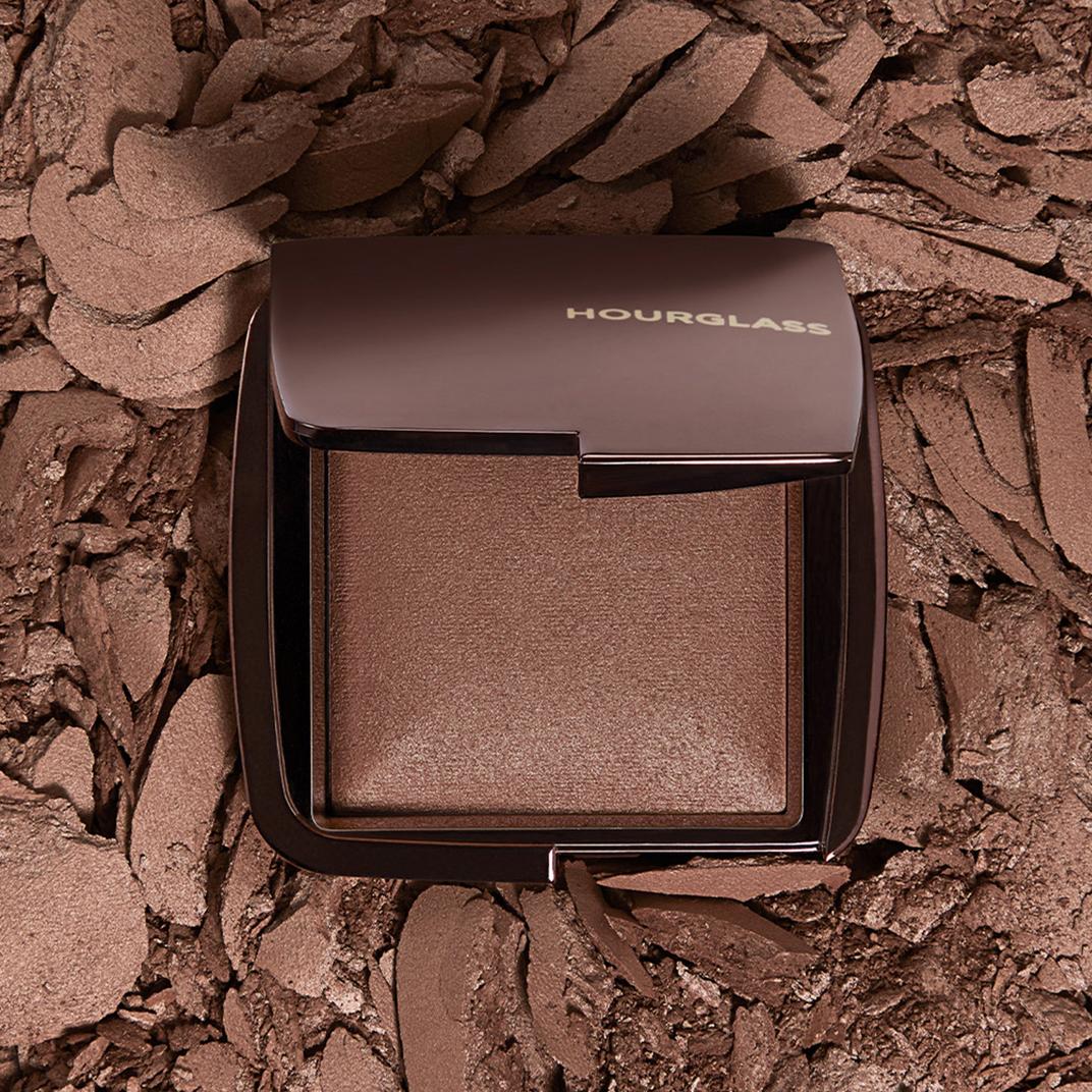 HOURGLASS Ambient Lighting Powder, detail 3